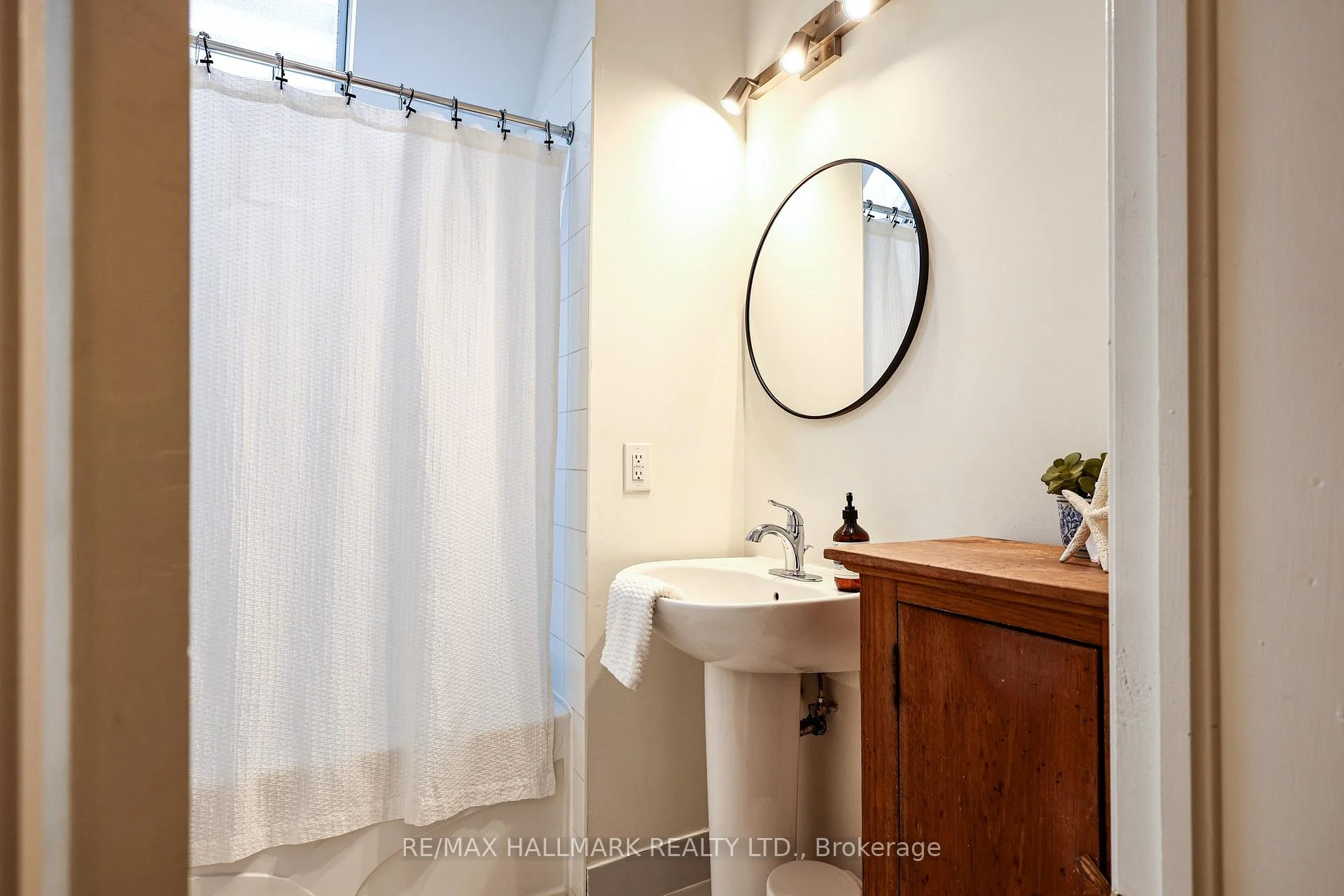 Photo 53 of 206 Yarmouth Road, Toronto, Dovercourt-Wallace Emerson-Junction — HOMEH