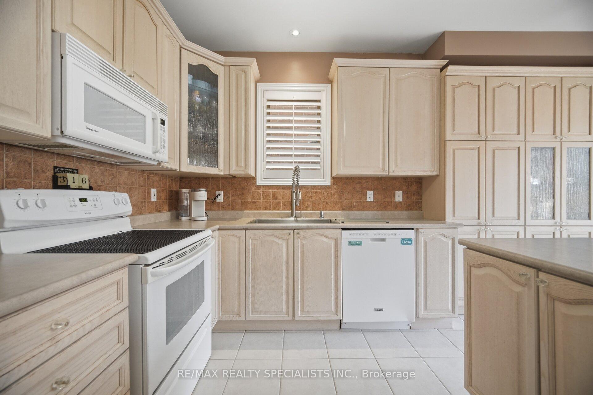 Photo 8 of 187 Cooke Crescent, Milton, Dempsey — HOMEH