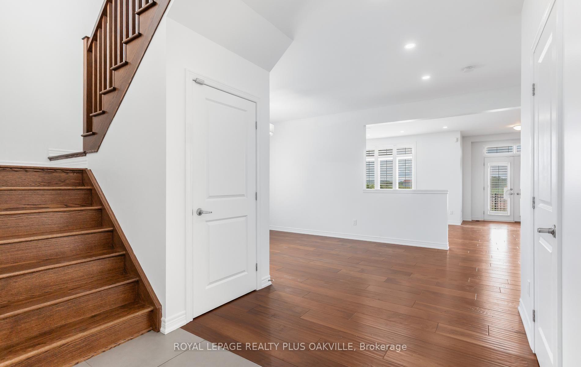 Photo 5 of 2386 Natasha Circle, Oakville, Bronte Creek — HOMEH