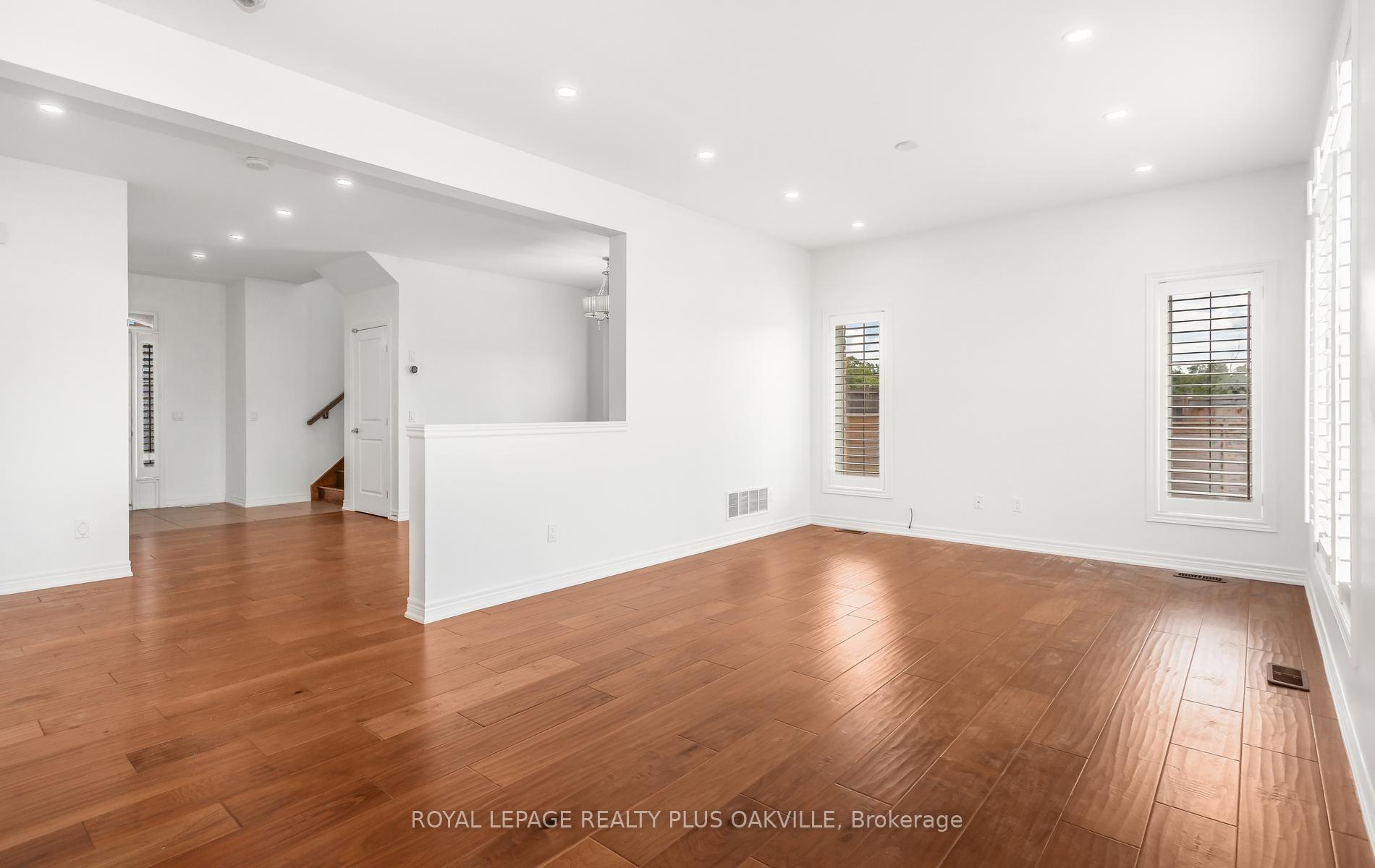 Photo 8 of 2386 Natasha Circle, Oakville, Bronte Creek — HOMEH