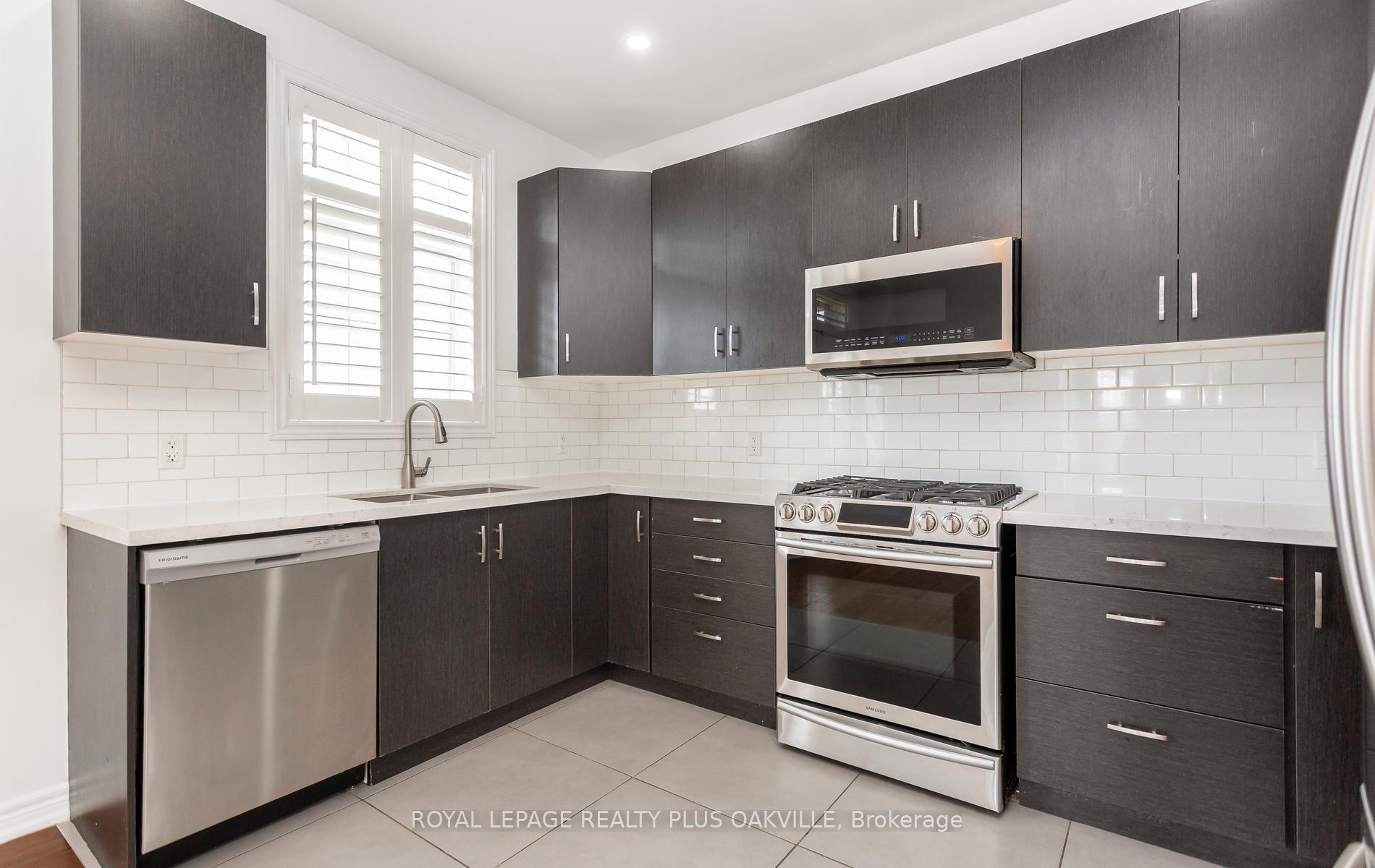 Photo 13 of 2386 Natasha Circle, Oakville, Bronte Creek — HOMEH