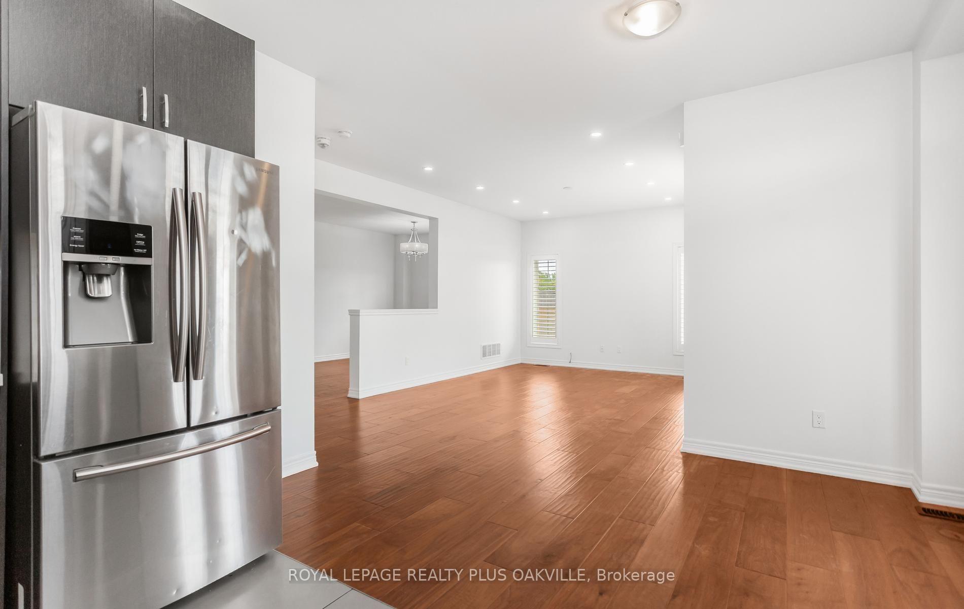 Photo 14 of 2386 Natasha Circle, Oakville, Bronte Creek — HOMEH