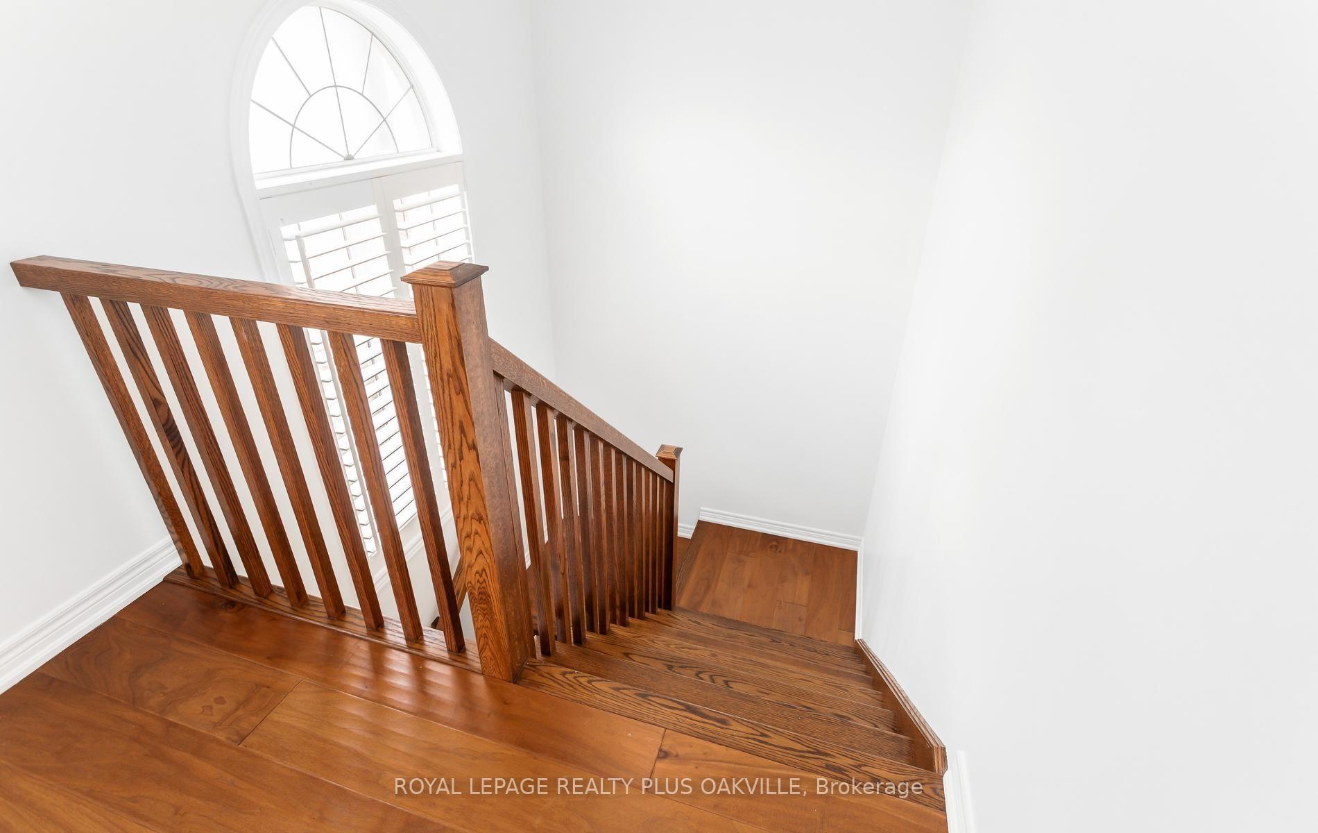 Photo 17 of 2386 Natasha Circle, Oakville, Bronte Creek — HOMEH