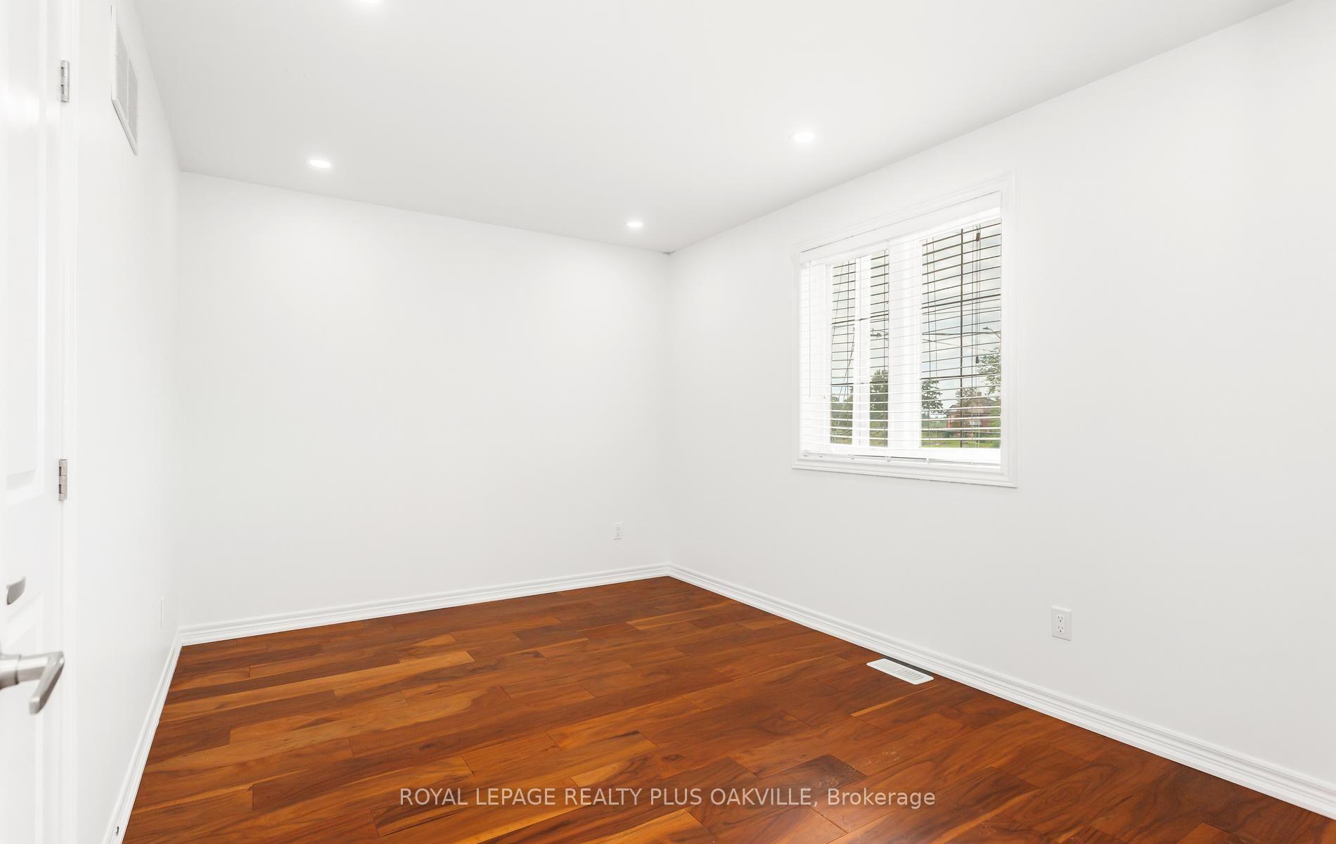 Photo 24 of 2386 Natasha Circle, Oakville, Bronte Creek — HOMEH