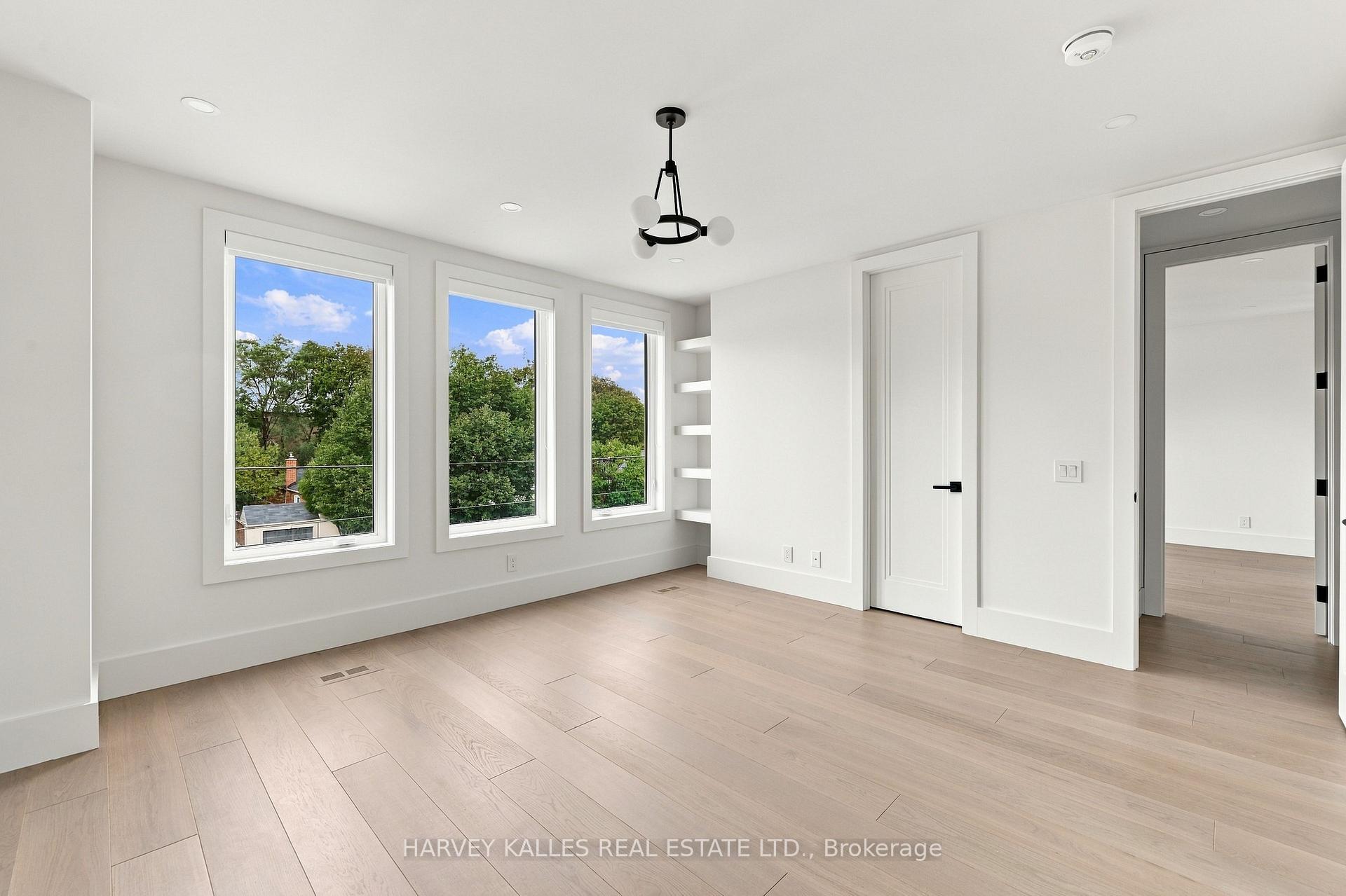 Photo 35 of 59 Burncrest Drive, Toronto, Bedford Park-Nortown — HOMEH