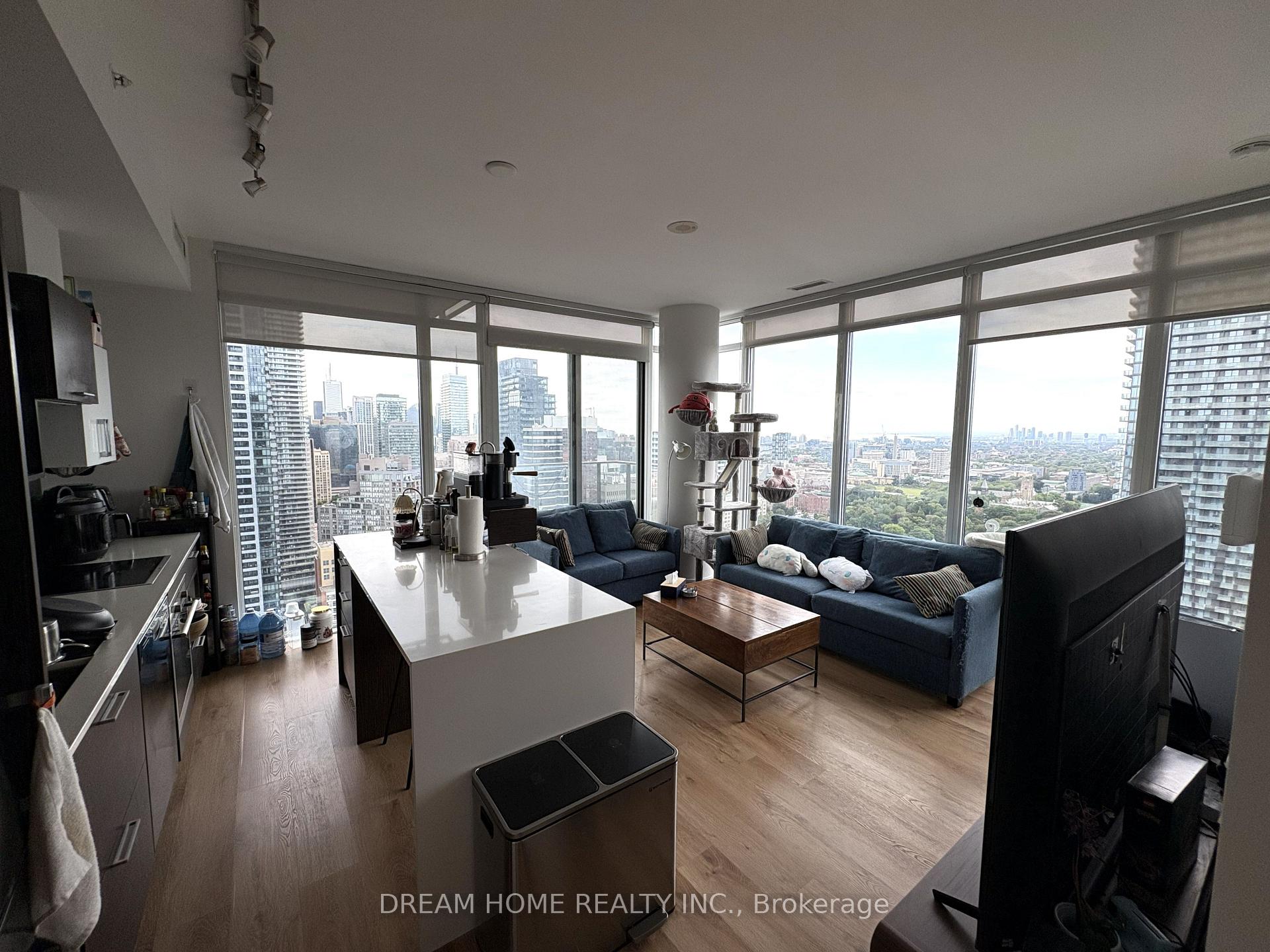 Photo 4 of Unit 3204, 75 St Nicholas Street, Toronto, Bay Street Corridor — HOMEH