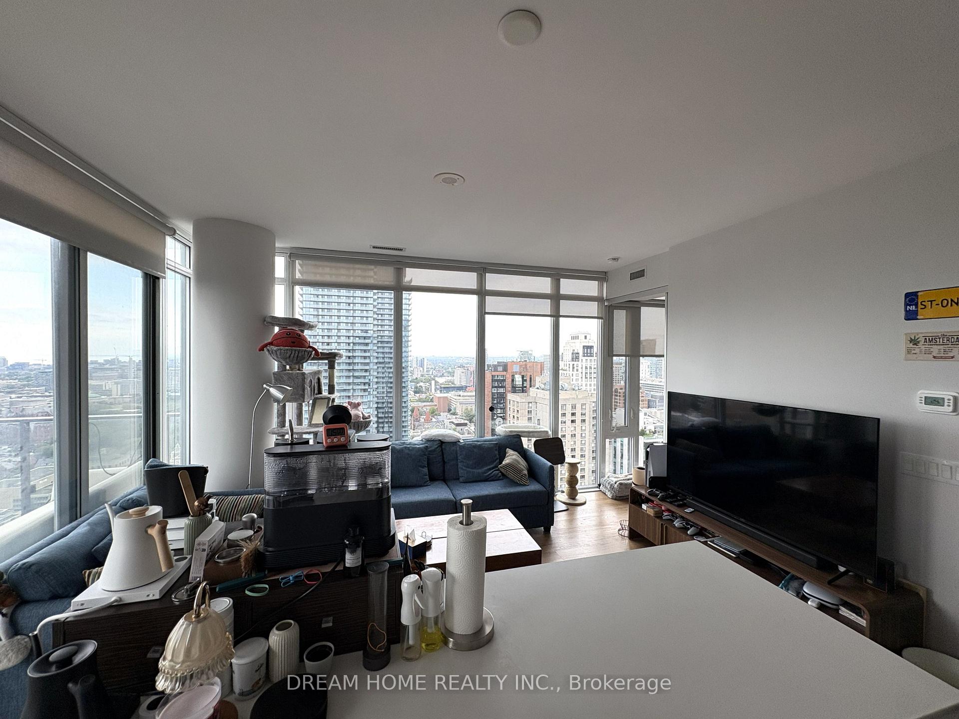 Photo 5 of Unit 3204, 75 St Nicholas Street, Toronto, Bay Street Corridor — HOMEH