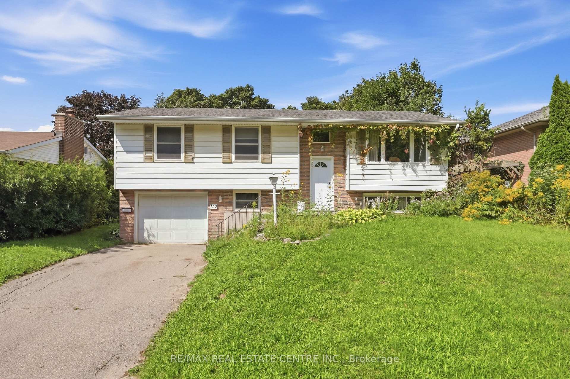 Photo 1 of 122 Greenbrier Drive, Waterloo, Lakeshore Village — HOMEH