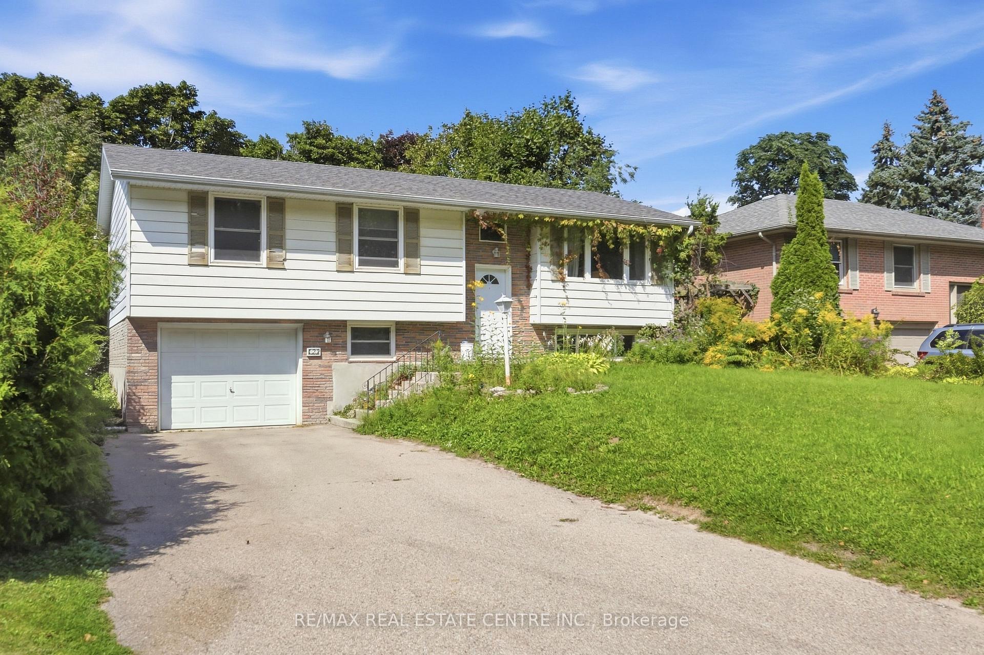 Photo 2 of 122 Greenbrier Drive, Waterloo, Lakeshore Village — HOMEH