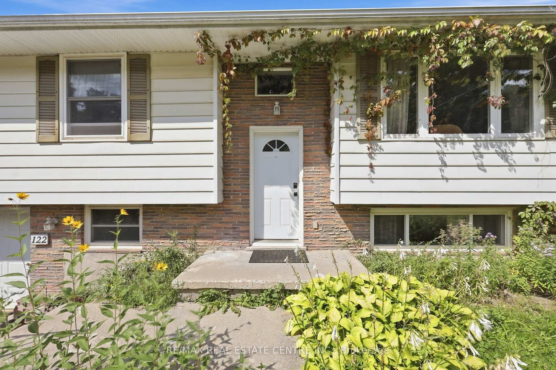 Photo 3 of 122 Greenbrier Drive, Waterloo, Lakeshore Village — HOMEH