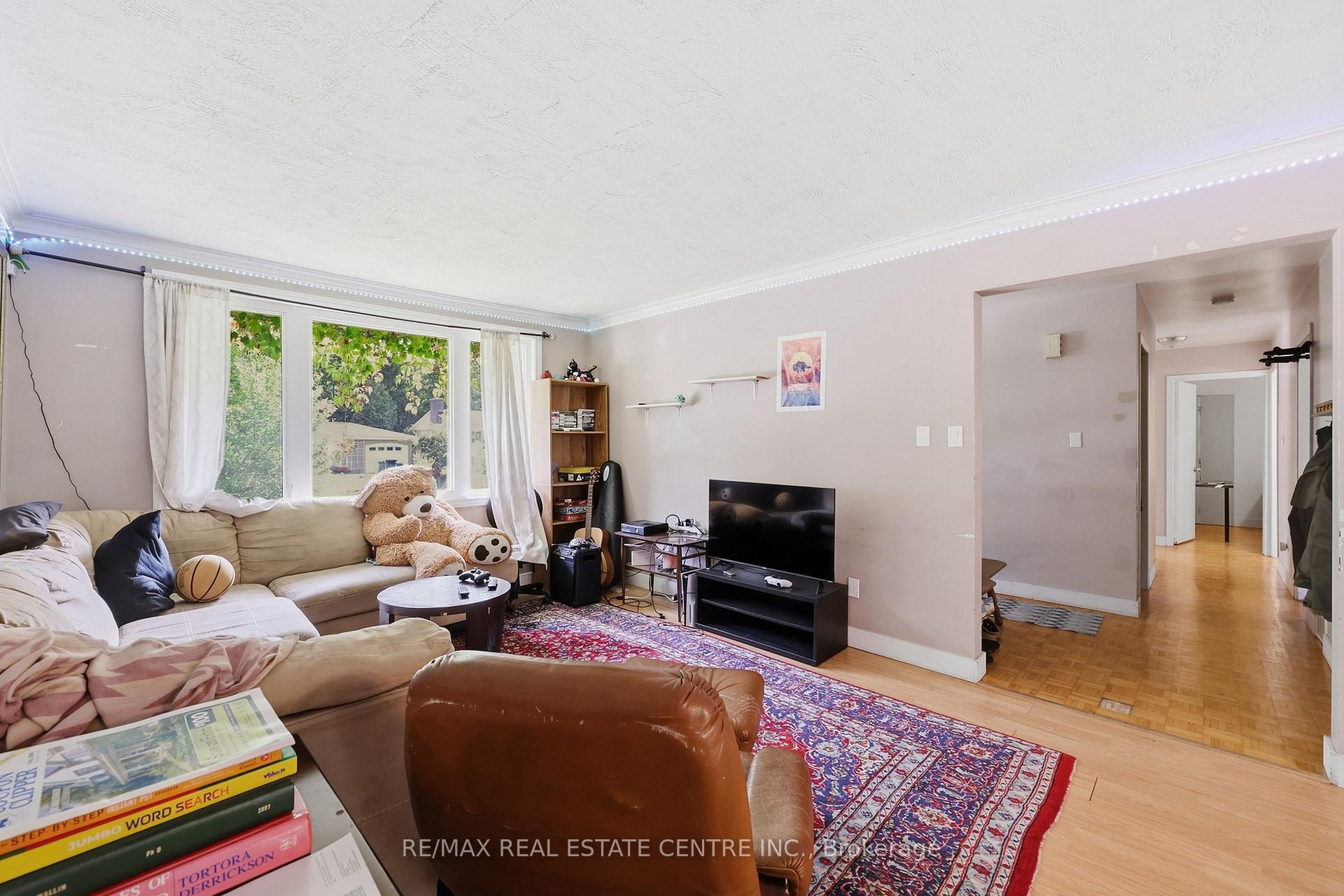 Photo 6 of 122 Greenbrier Drive, Waterloo, Lakeshore Village — HOMEH