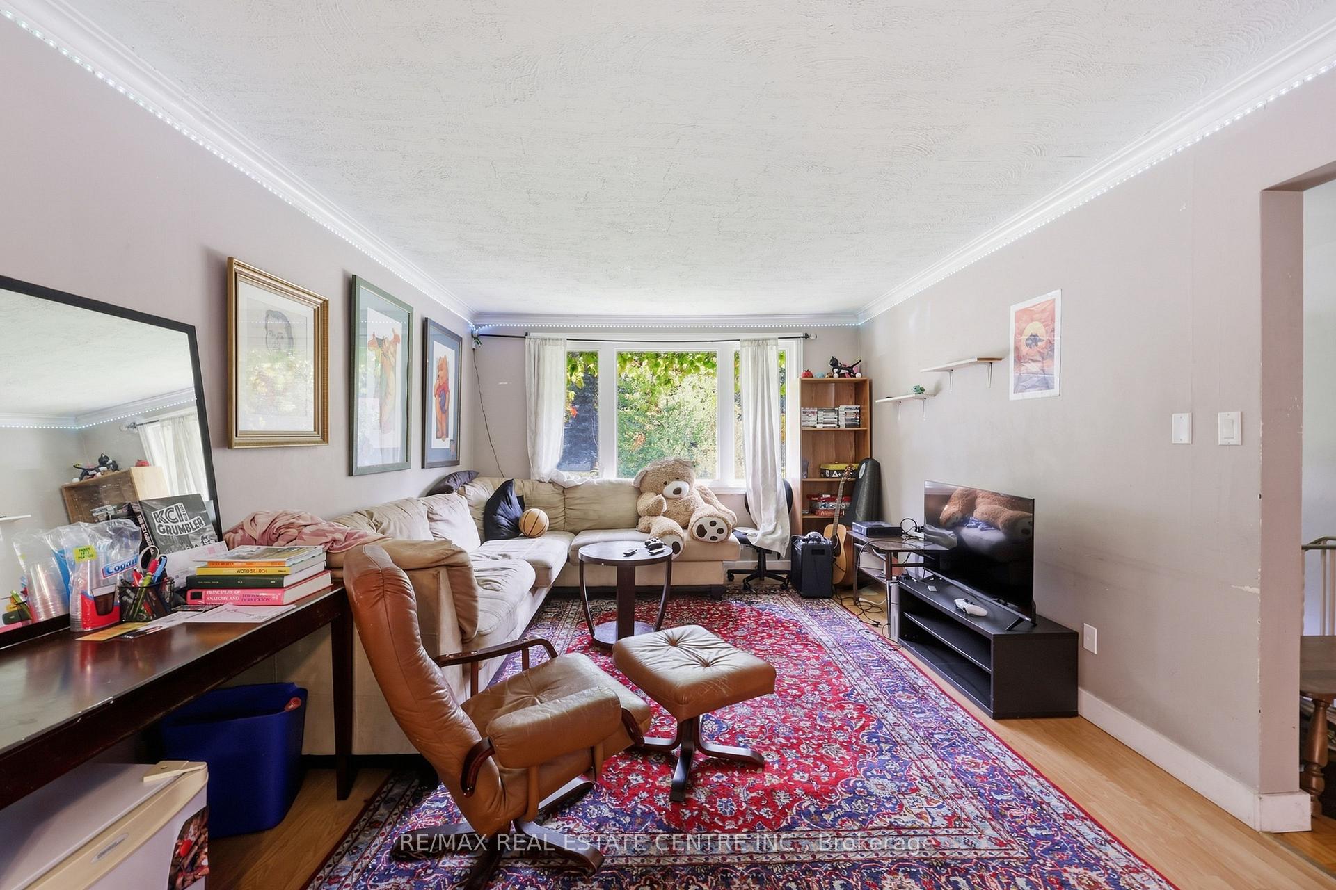 Photo 7 of 122 Greenbrier Drive, Waterloo, Lakeshore Village — HOMEH
