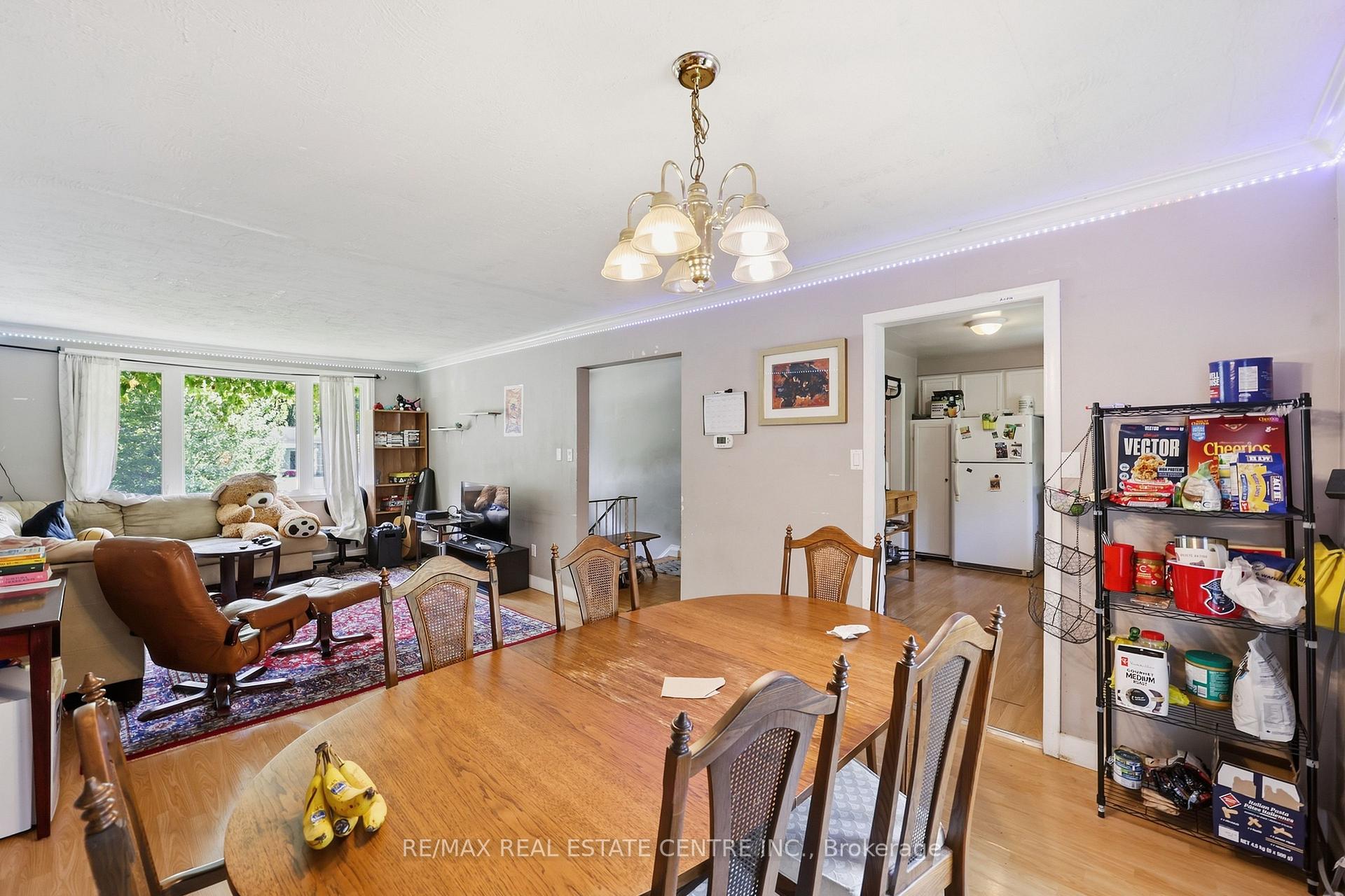 Photo 10 of 122 Greenbrier Drive, Waterloo, Lakeshore Village — HOMEH