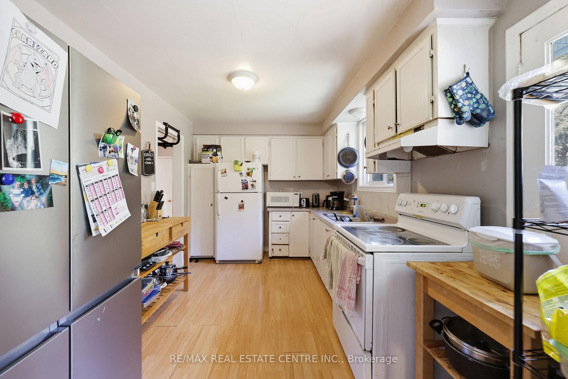 Photo 11 of 122 Greenbrier Drive, Waterloo, Lakeshore Village — HOMEH