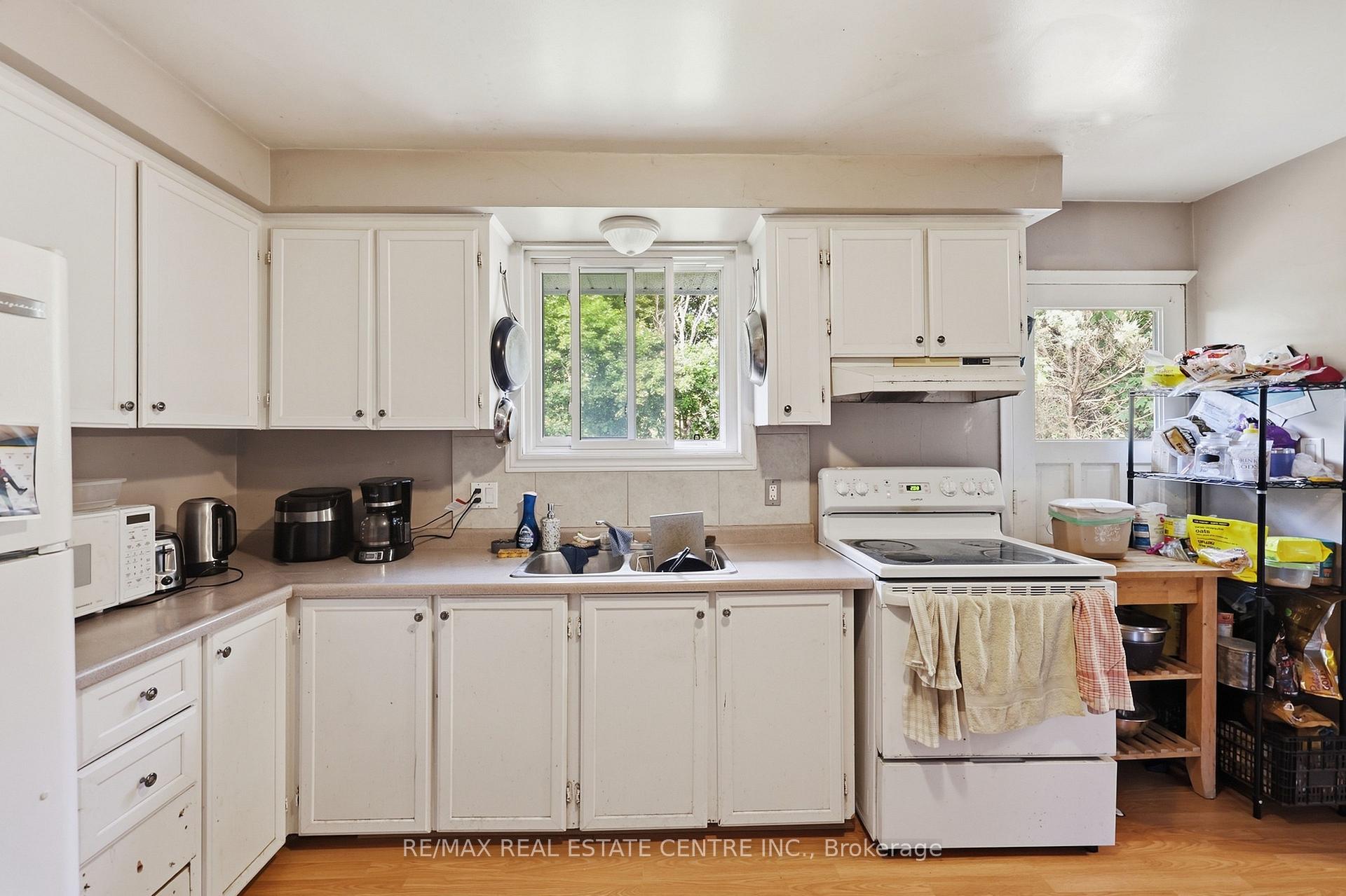Photo 12 of 122 Greenbrier Drive, Waterloo, Lakeshore Village — HOMEH