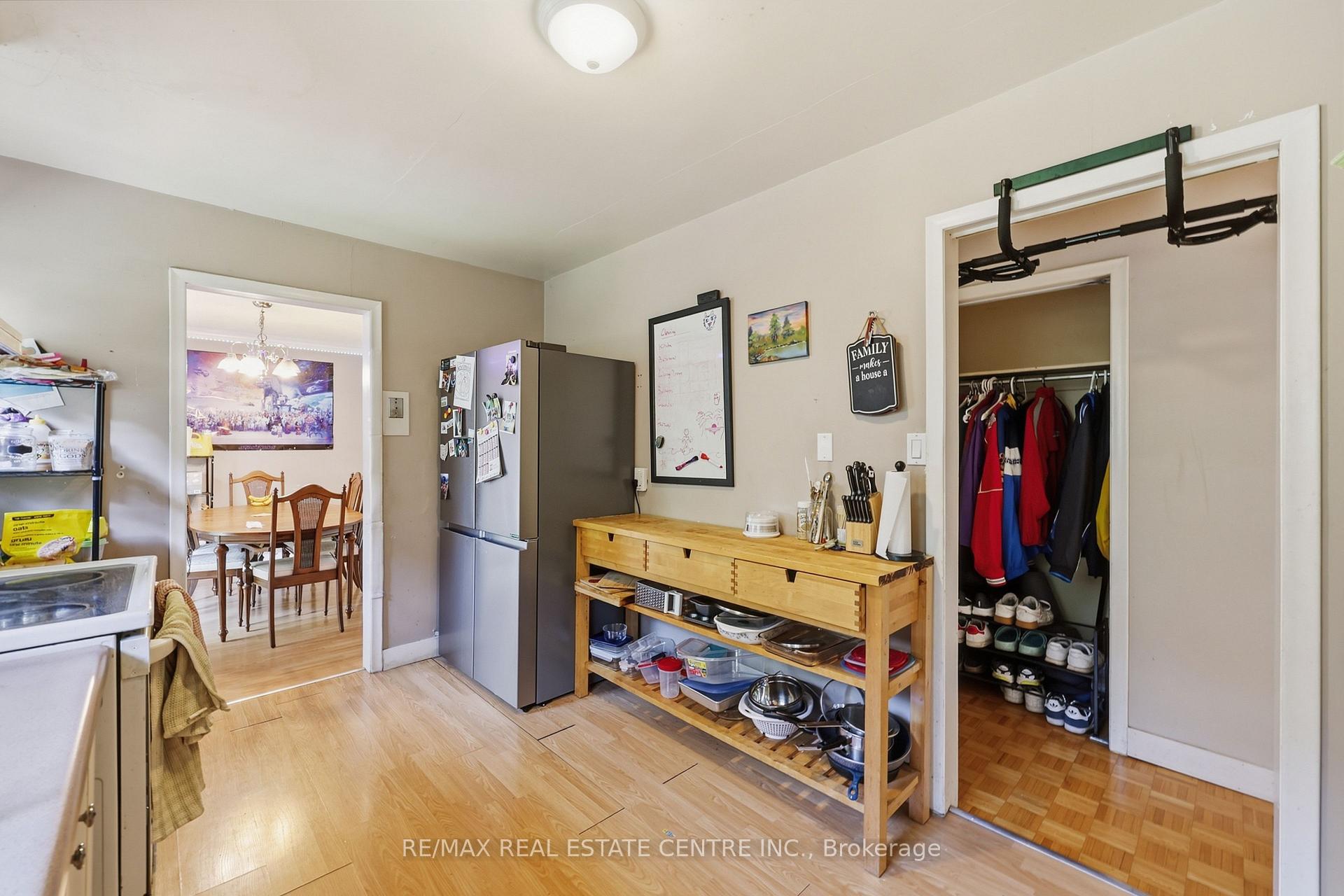 Photo 13 of 122 Greenbrier Drive, Waterloo, Lakeshore Village — HOMEH