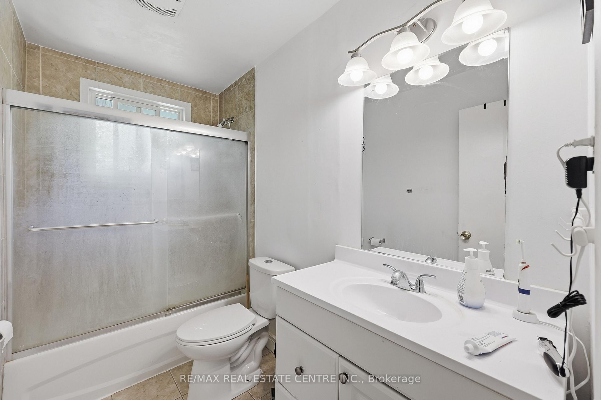 Photo 17 of 122 Greenbrier Drive, Waterloo, Lakeshore Village — HOMEH
