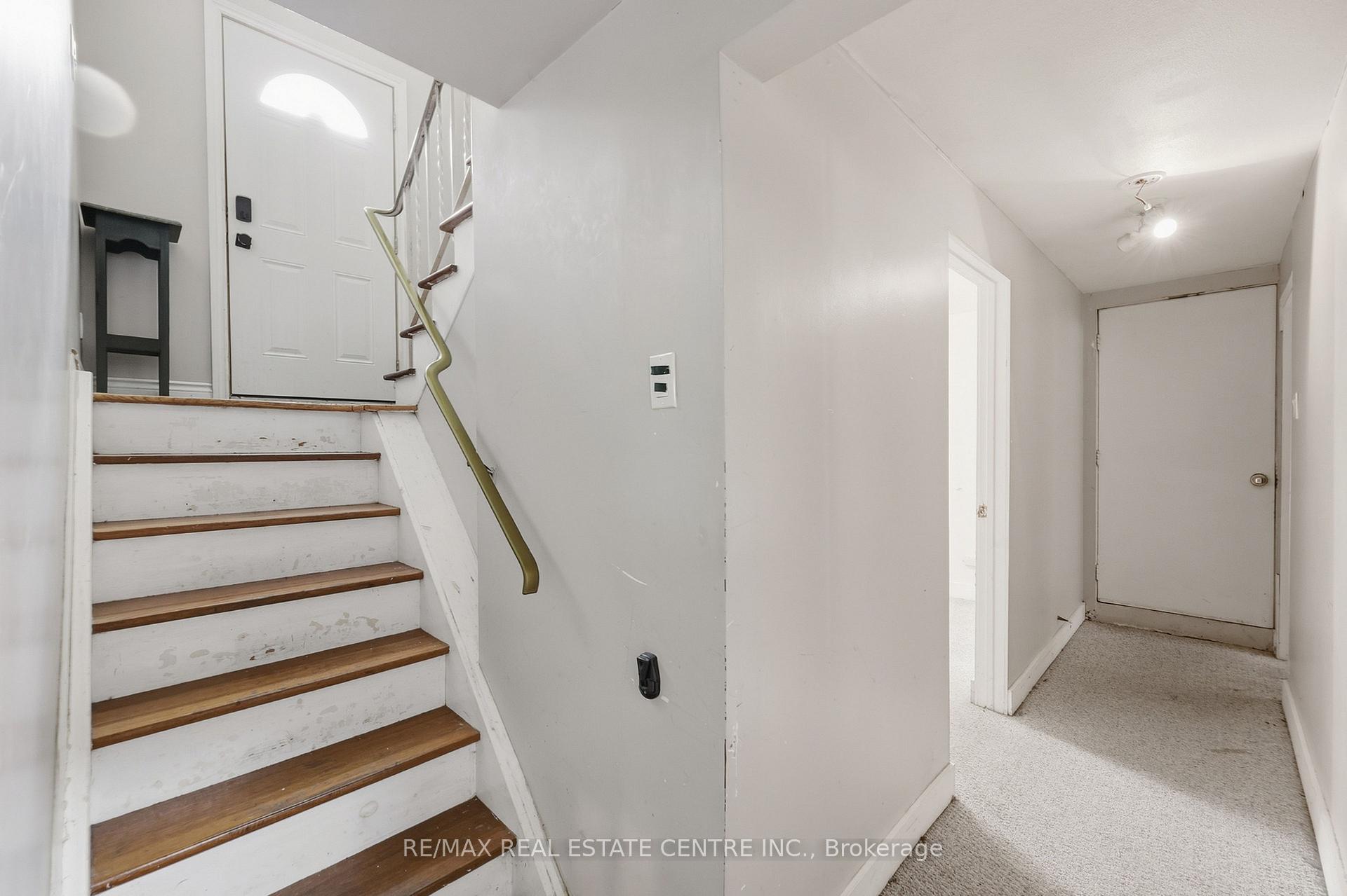 Photo 18 of 122 Greenbrier Drive, Waterloo, Lakeshore Village — HOMEH