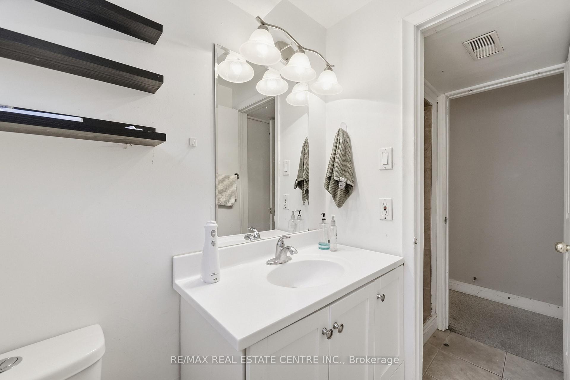 Photo 23 of 122 Greenbrier Drive, Waterloo, Lakeshore Village — HOMEH