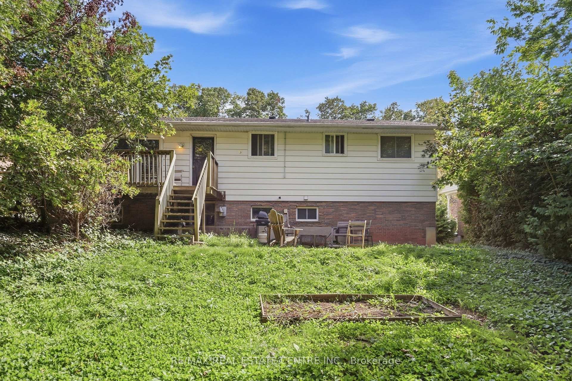 Photo 27 of 122 Greenbrier Drive, Waterloo, Lakeshore Village — HOMEH