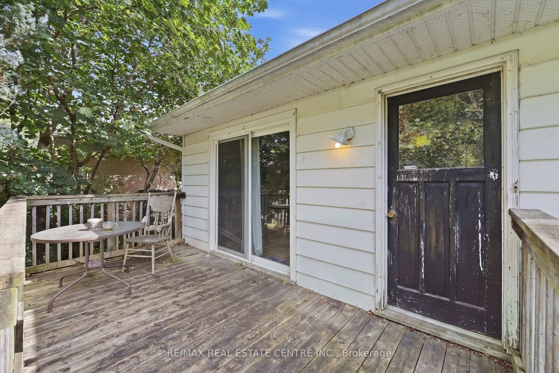 Photo 28 of 122 Greenbrier Drive, Waterloo, Lakeshore Village — HOMEH