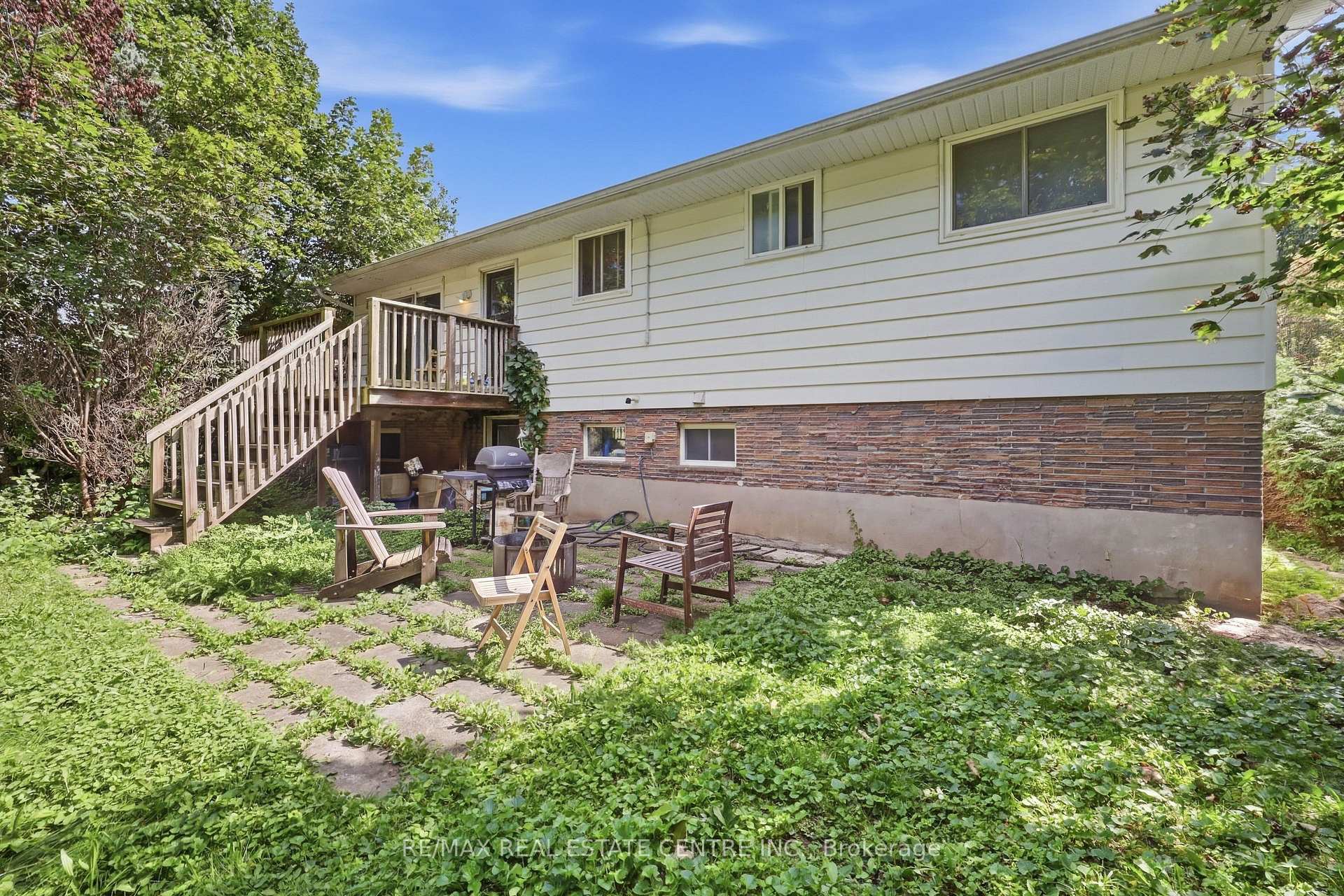 Photo 29 of 122 Greenbrier Drive, Waterloo, Lakeshore Village — HOMEH