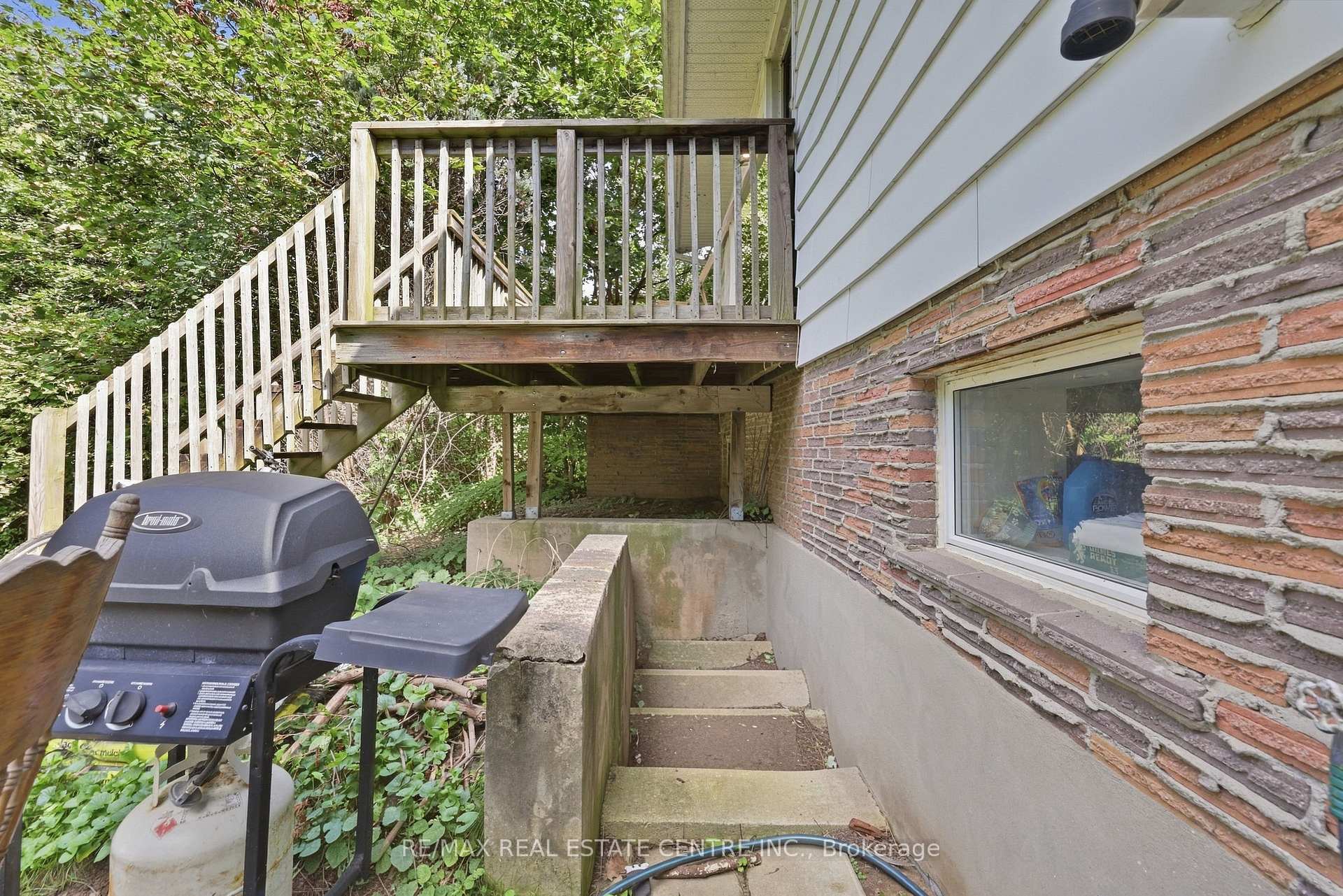 Photo 30 of 122 Greenbrier Drive, Waterloo, Lakeshore Village — HOMEH