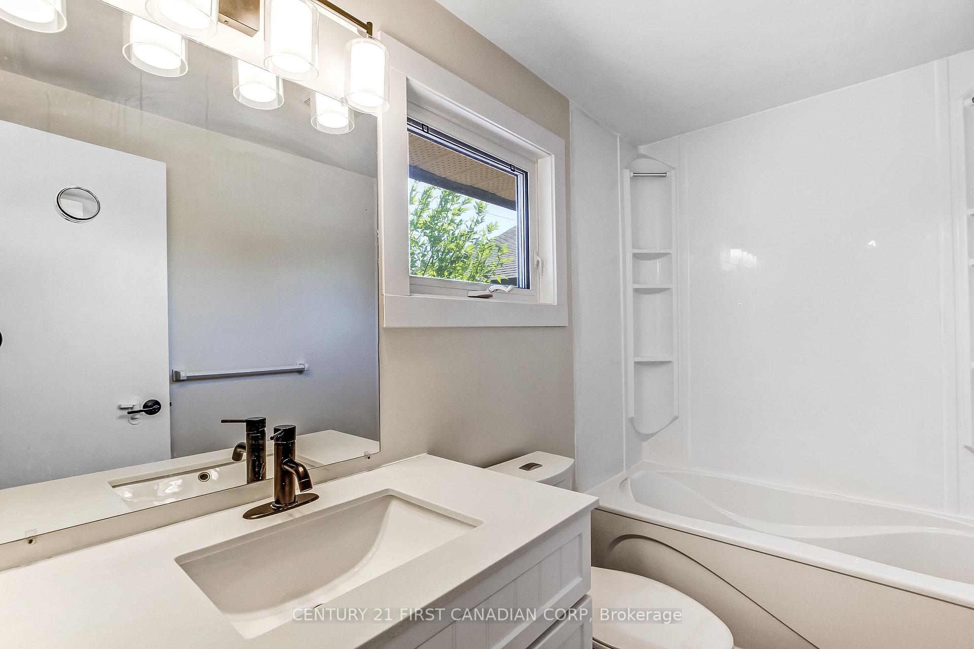 Photo 19 of 665 Upper Queen Street, London, South P — HOMEH