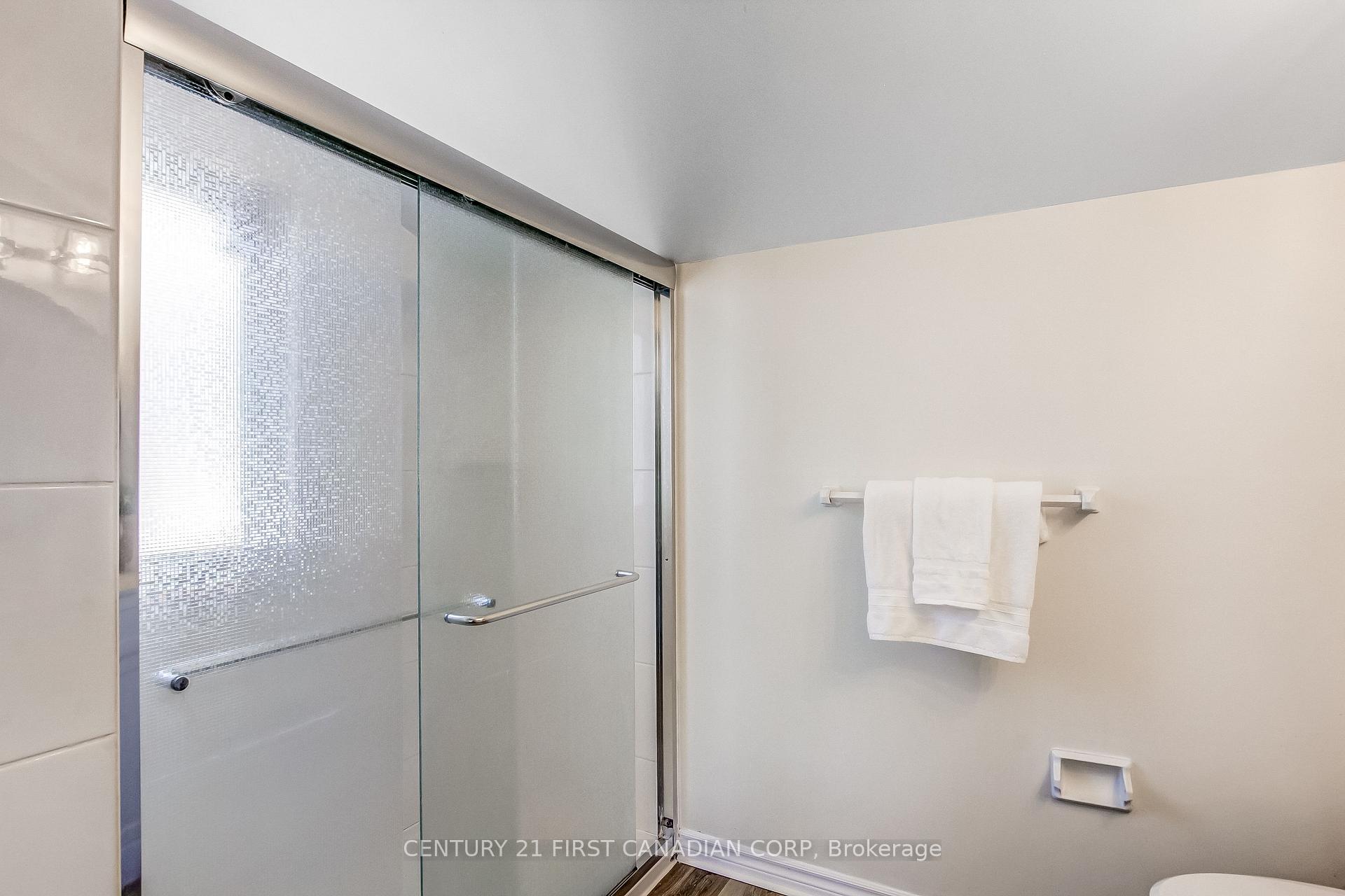 Photo 25 of 665 Upper Queen Street, London, South P — HOMEH