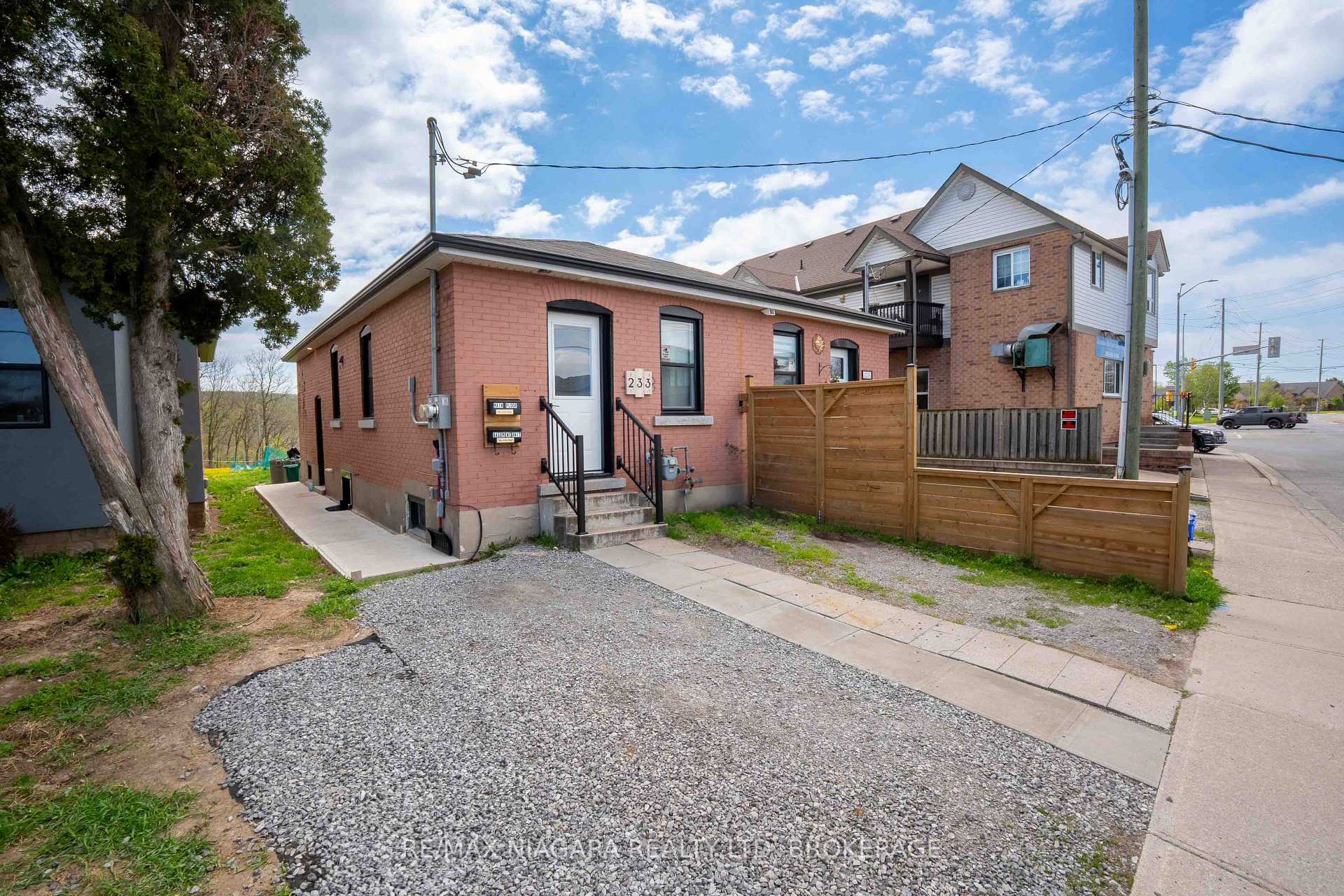 Photo 1 of Unit UPPER, 233 Pelham Road, St. Catharines, Western Hill — HOMEH