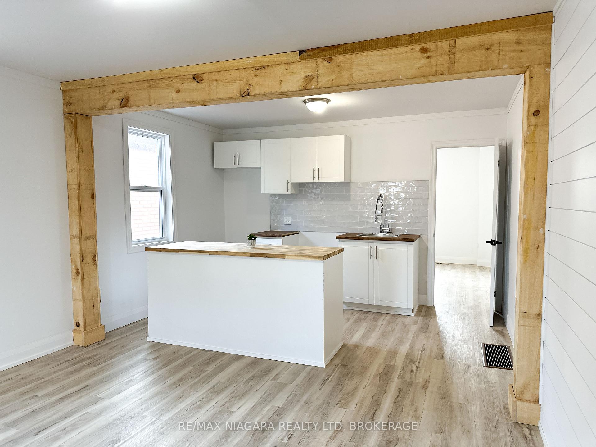 Photo 4 of Unit UPPER, 233 Pelham Road, St. Catharines, Western Hill — HOMEH