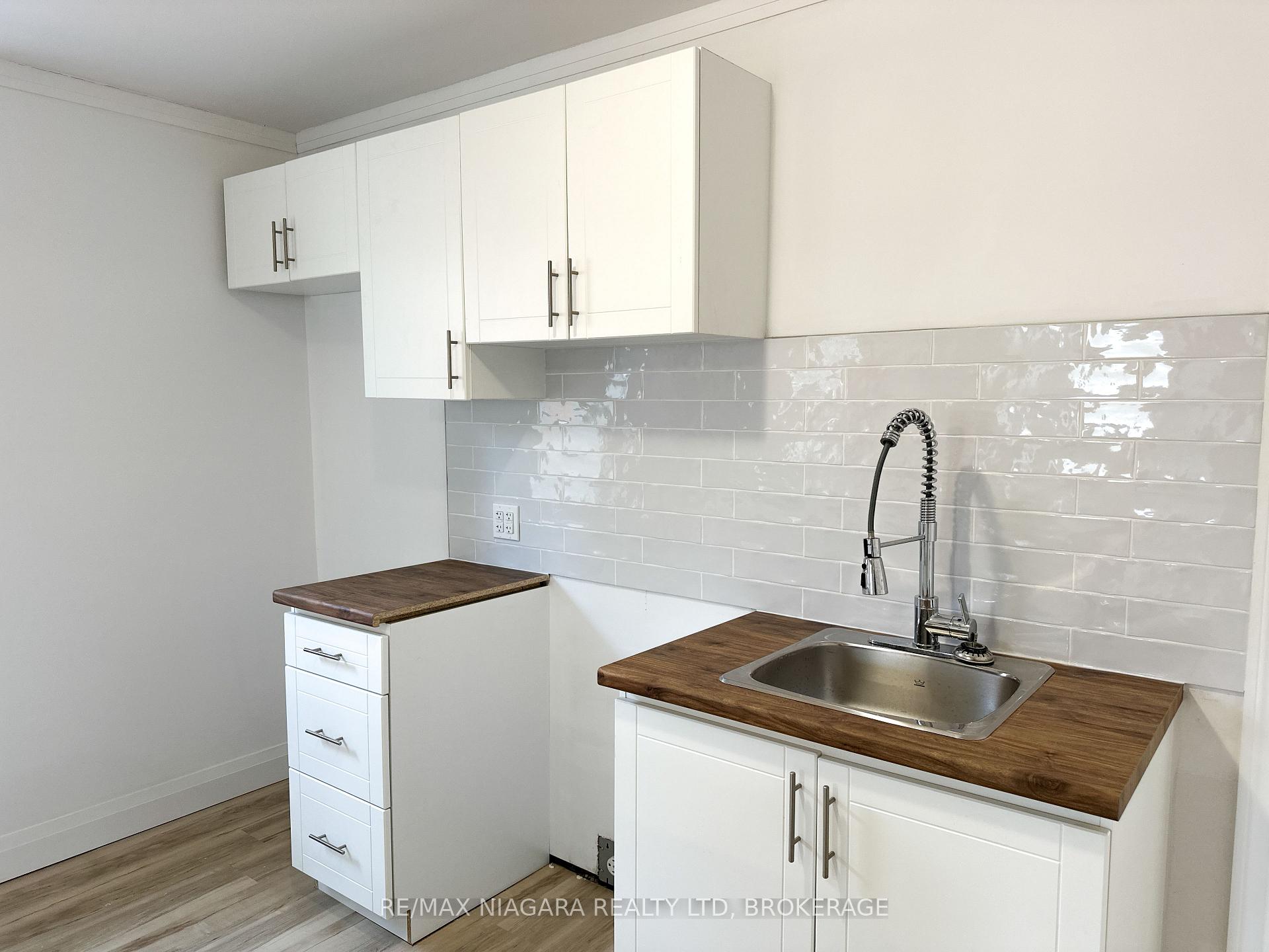 Photo 5 of Unit UPPER, 233 Pelham Road, St. Catharines, Western Hill — HOMEH