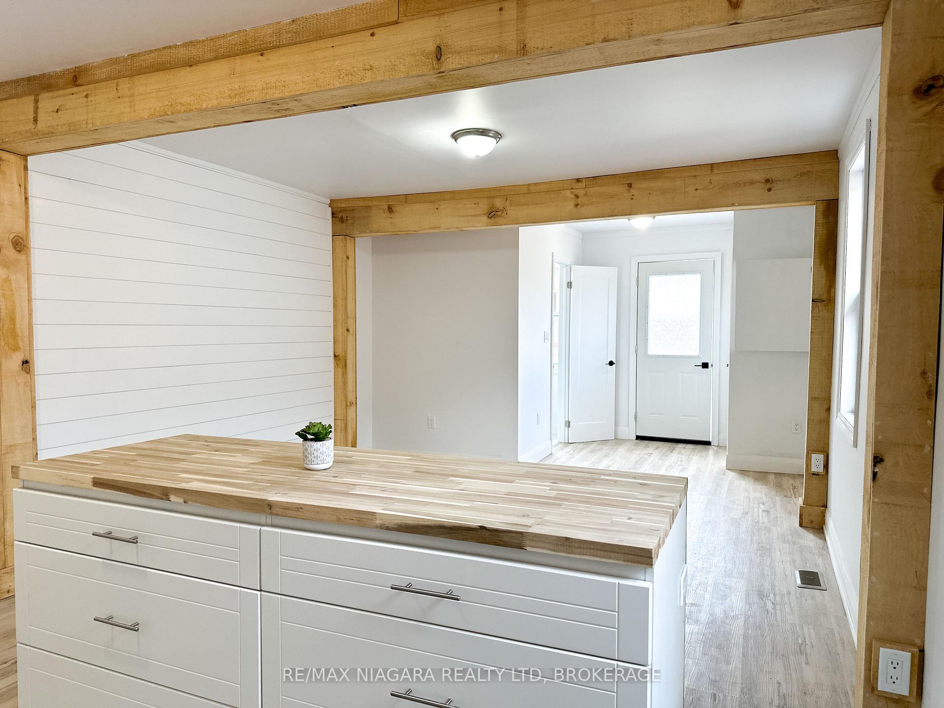 Photo 7 of Unit UPPER, 233 Pelham Road, St. Catharines, Western Hill — HOMEH