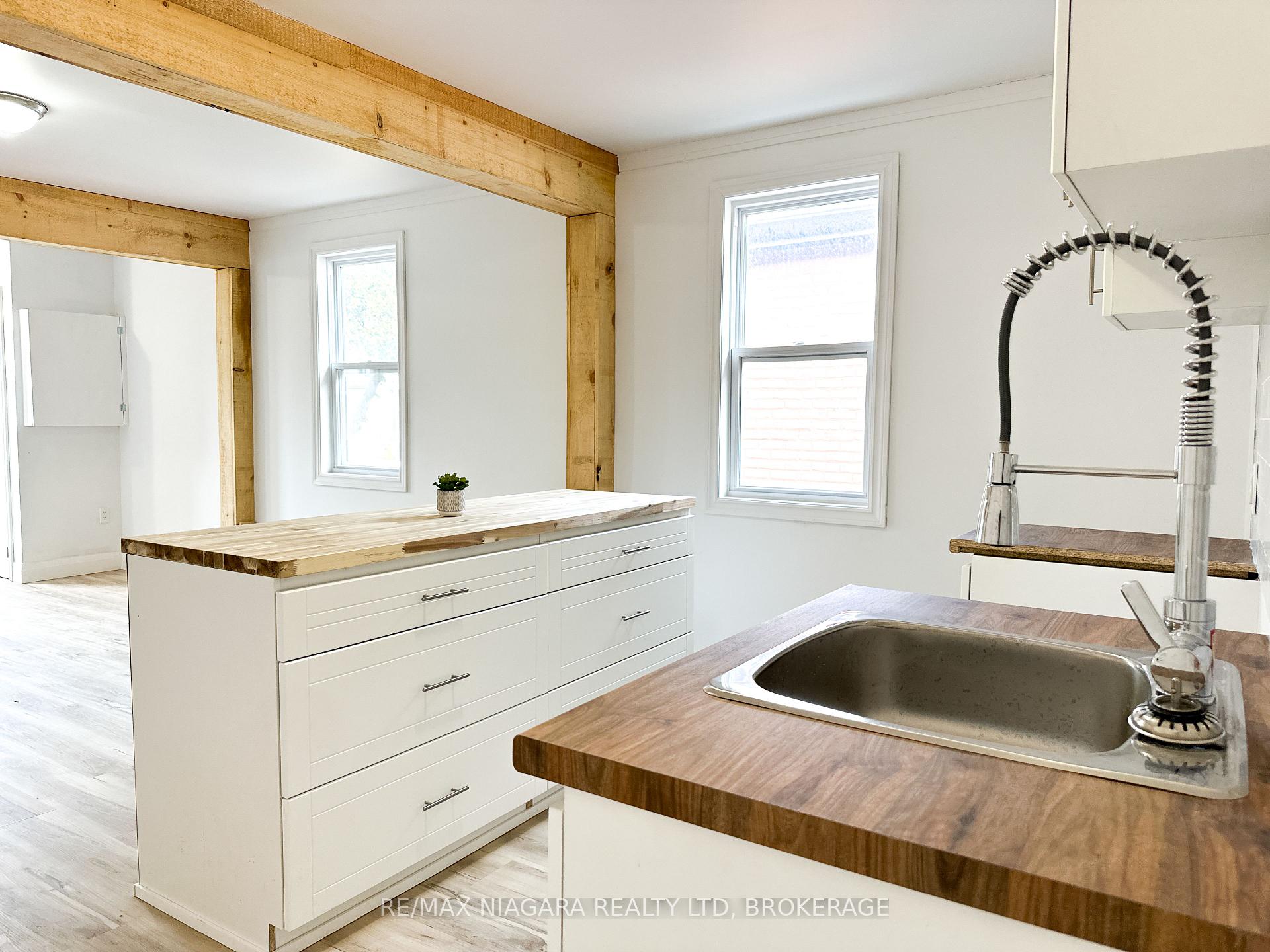 Photo 8 of Unit UPPER, 233 Pelham Road, St. Catharines, Western Hill — HOMEH