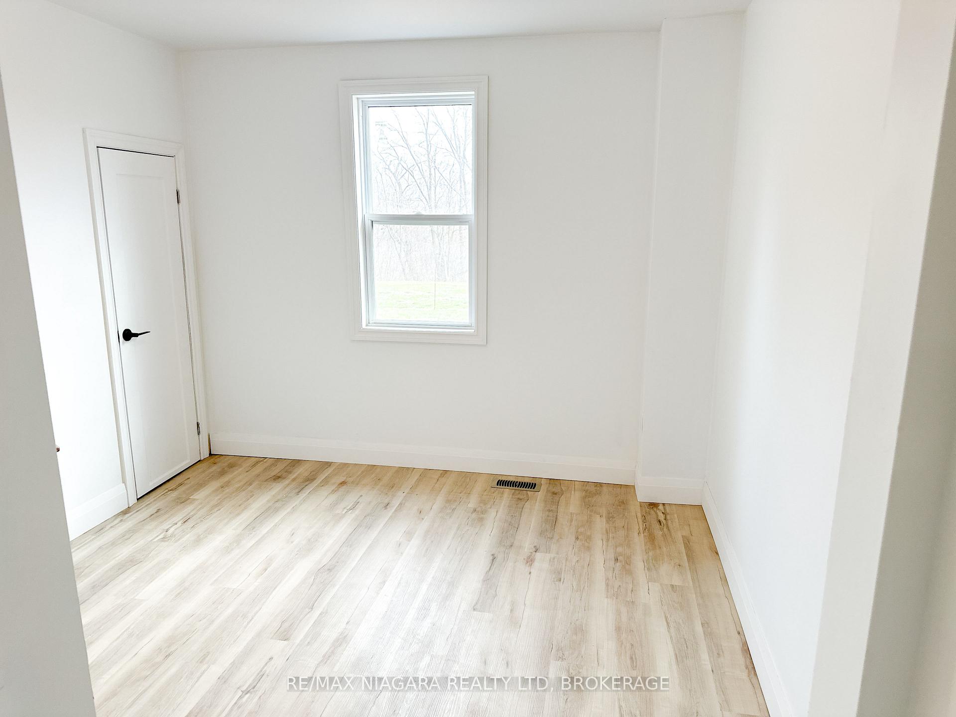 Photo 10 of Unit UPPER, 233 Pelham Road, St. Catharines, Western Hill — HOMEH