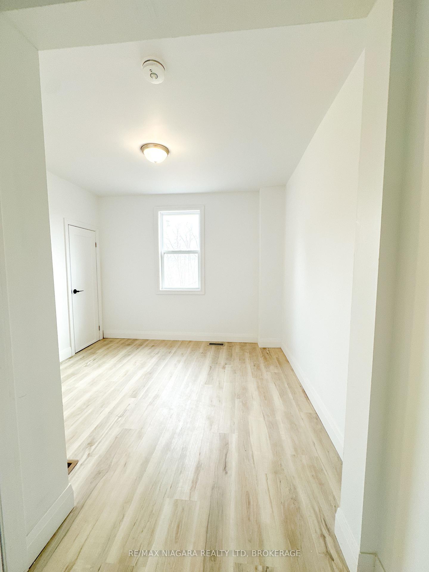 Photo 15 of Unit UPPER, 233 Pelham Road, St. Catharines, Western Hill — HOMEH