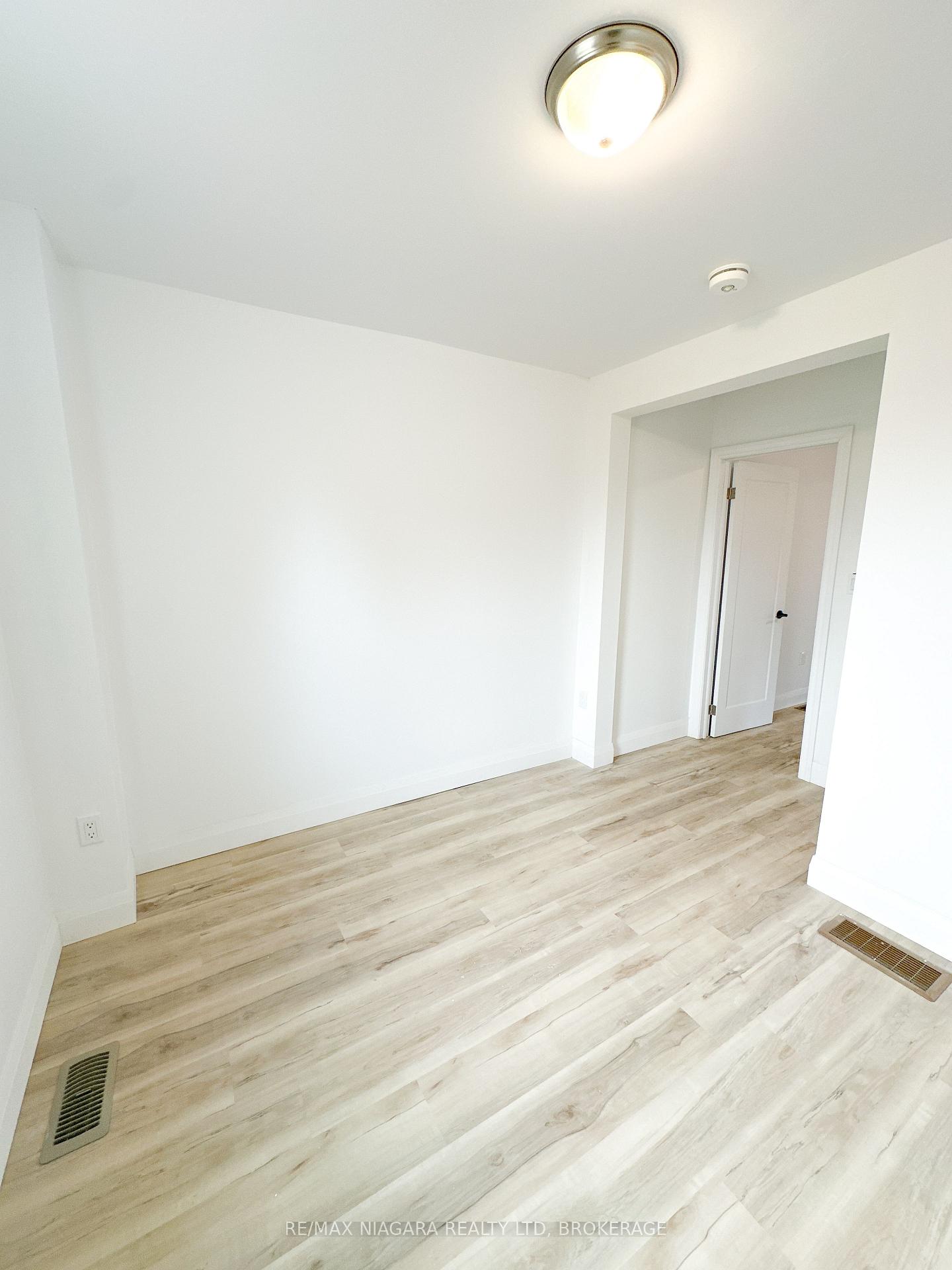 Photo 16 of Unit UPPER, 233 Pelham Road, St. Catharines, Western Hill — HOMEH