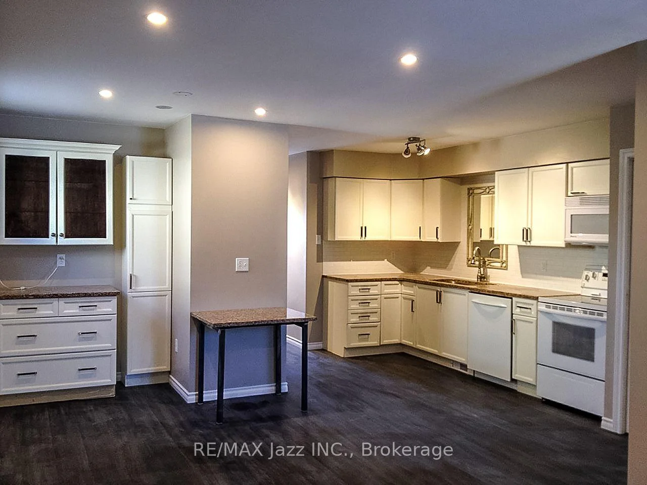 Photo 10 of 260 Lakeview Park Avenue, Oshawa, Lakeview — HOMEH