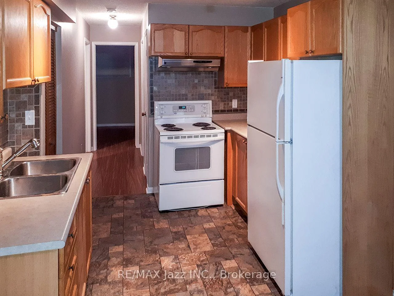 Photo 15 of 260 Lakeview Park Avenue, Oshawa, Lakeview — HOMEH