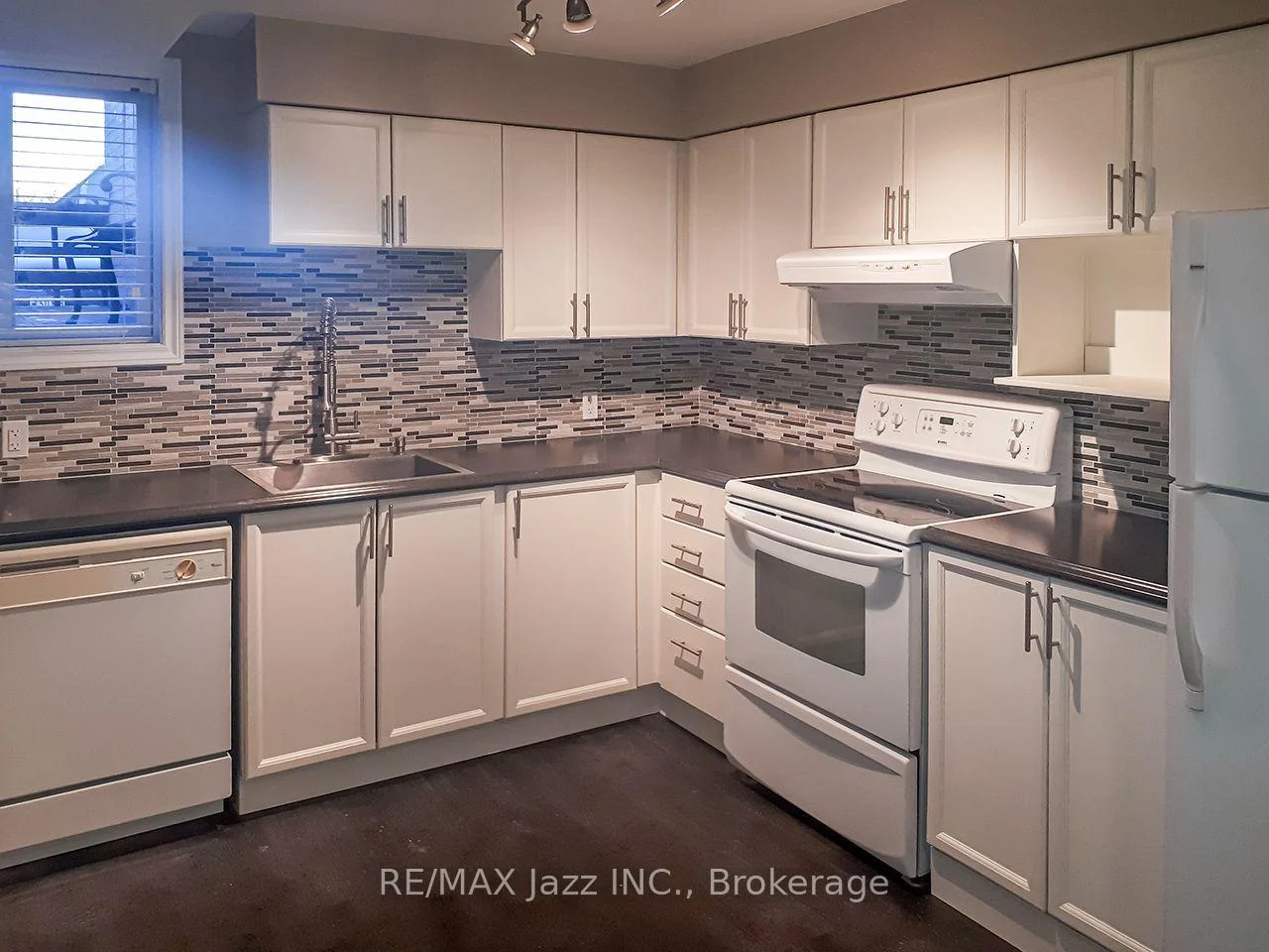 Photo 20 of 260 Lakeview Park Avenue, Oshawa, Lakeview — HOMEH