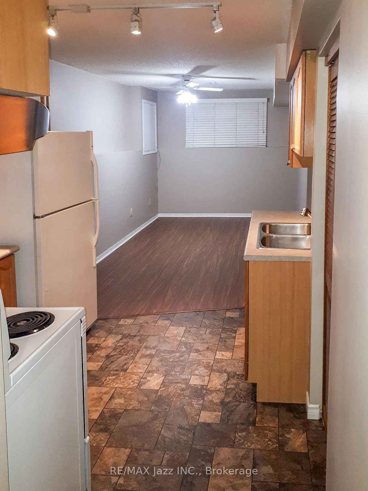 Photo 21 of 260 Lakeview Park Avenue, Oshawa, Lakeview — HOMEH