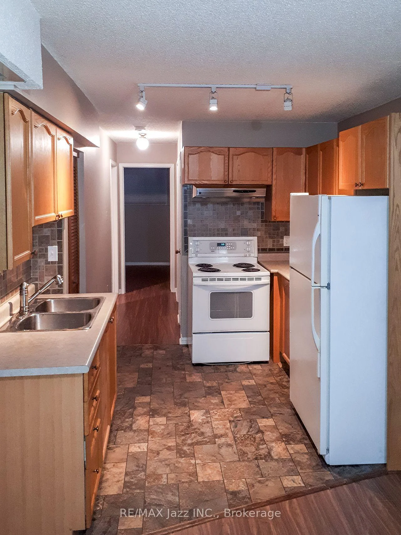 Photo 26 of 260 Lakeview Park Avenue, Oshawa, Lakeview — HOMEH