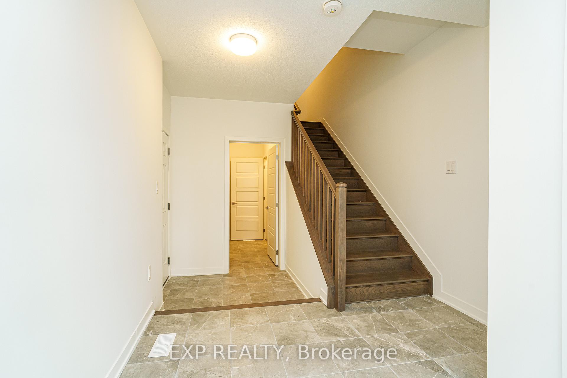 Photo 4 of 51 Stitch Mews, Ottawa, Goulbourn Twp From Franktown Rd/South To Rideau — HOMEH