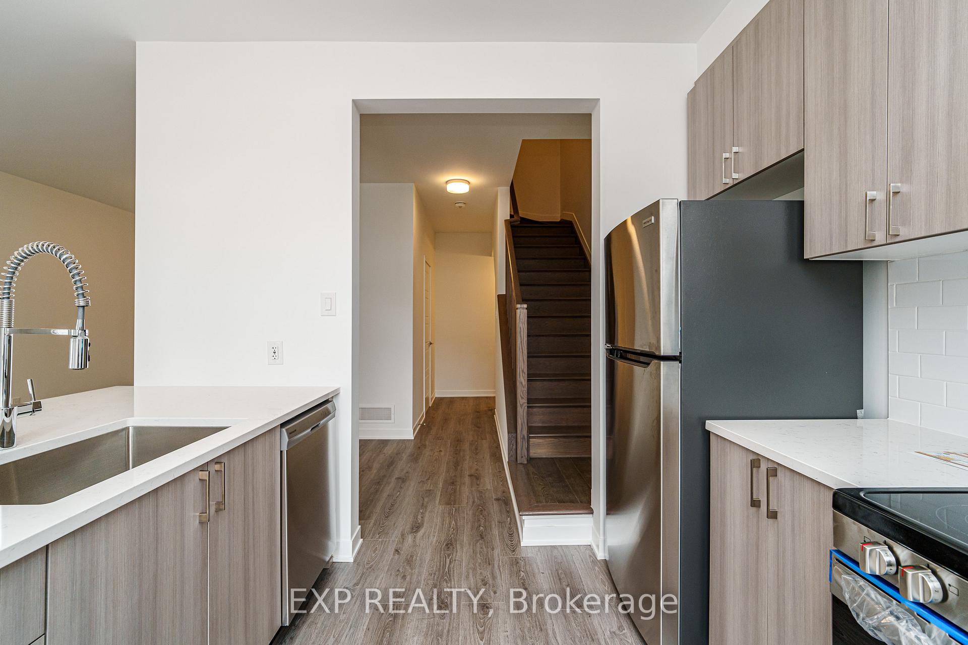 Photo 6 of 51 Stitch Mews, Ottawa, Goulbourn Twp From Franktown Rd/South To Rideau — HOMEH