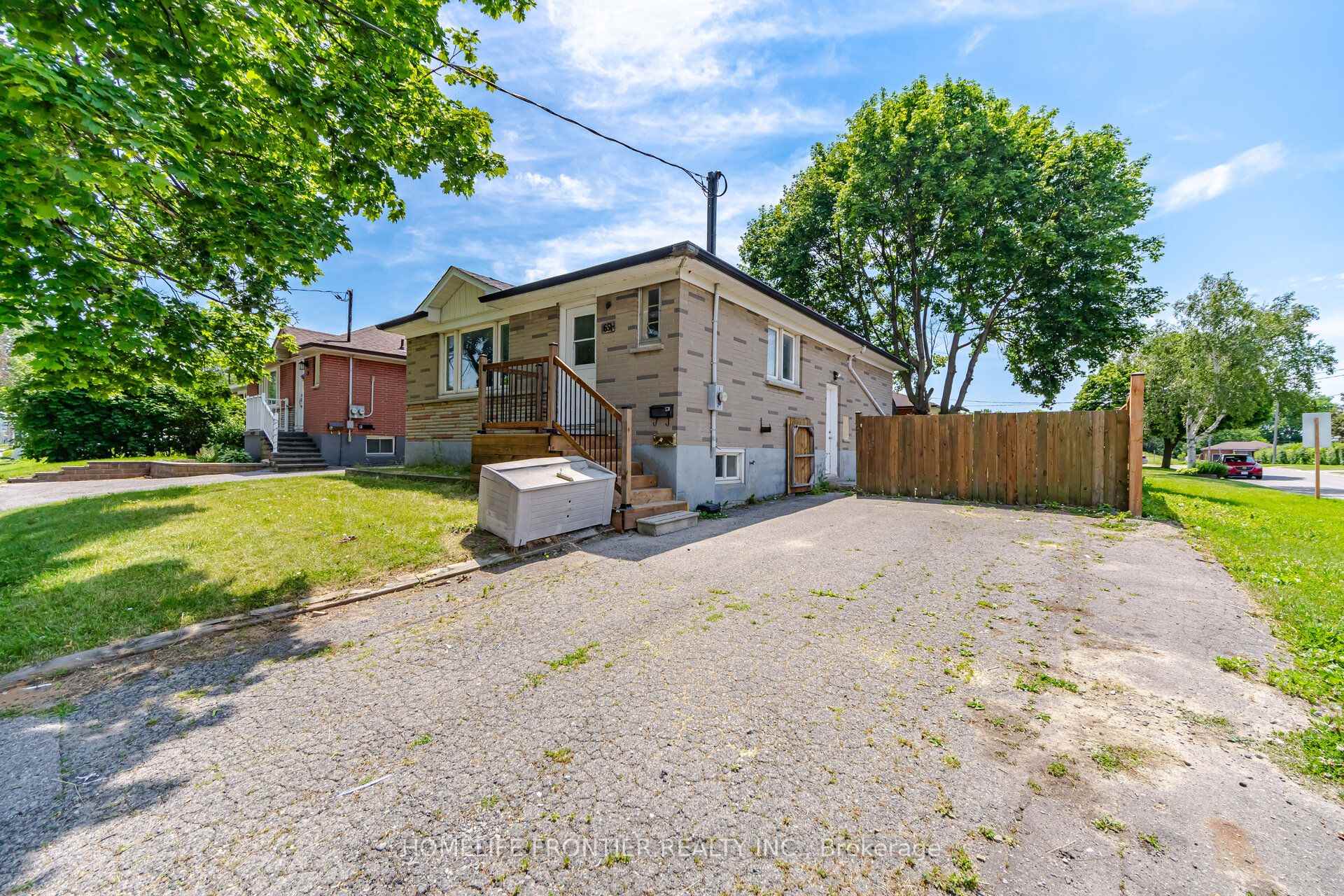 Photo 2 of 651 Olive Avenue, Oshawa, Donevan — HOMEH