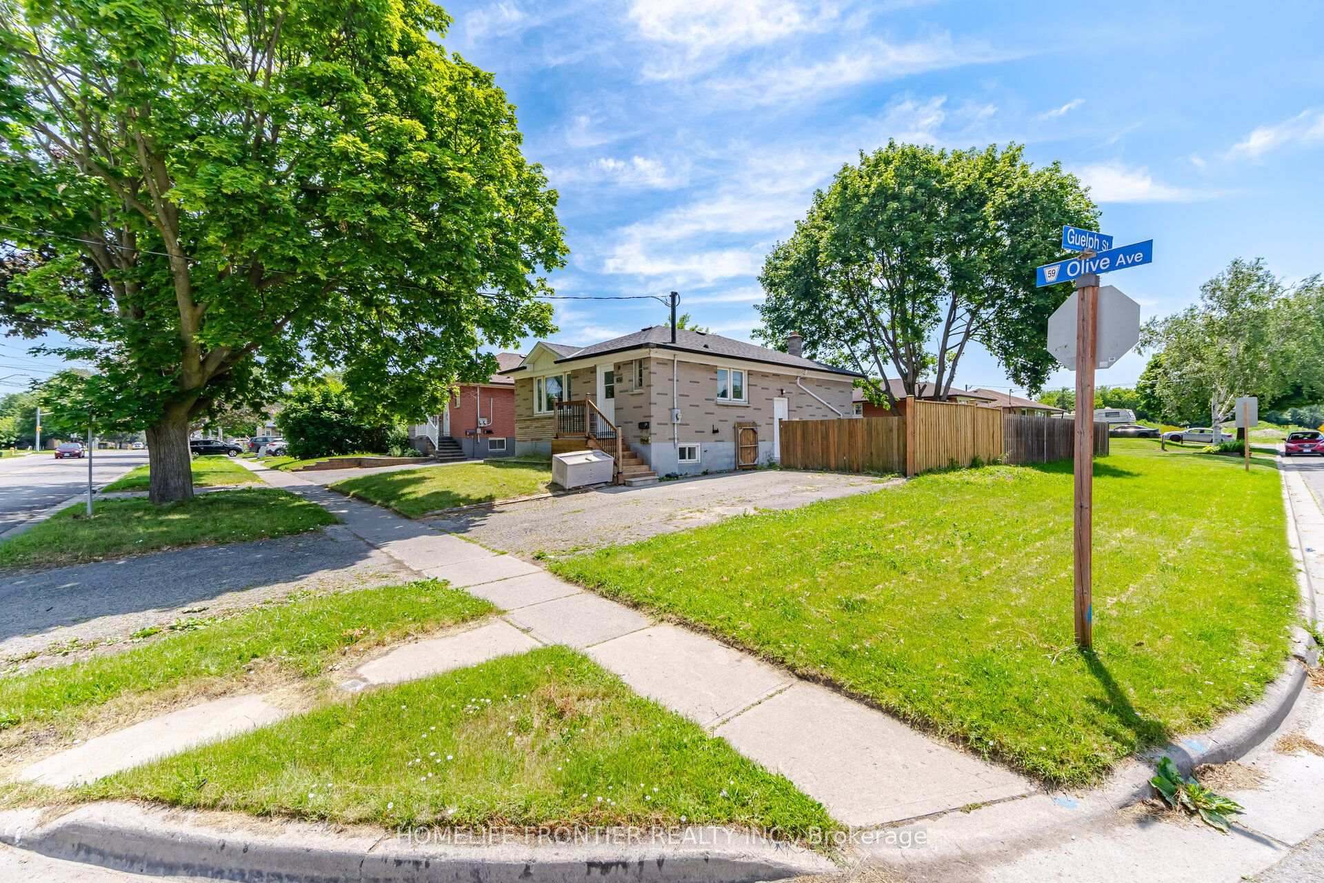 Photo 3 of 651 Olive Avenue, Oshawa, Donevan — HOMEH
