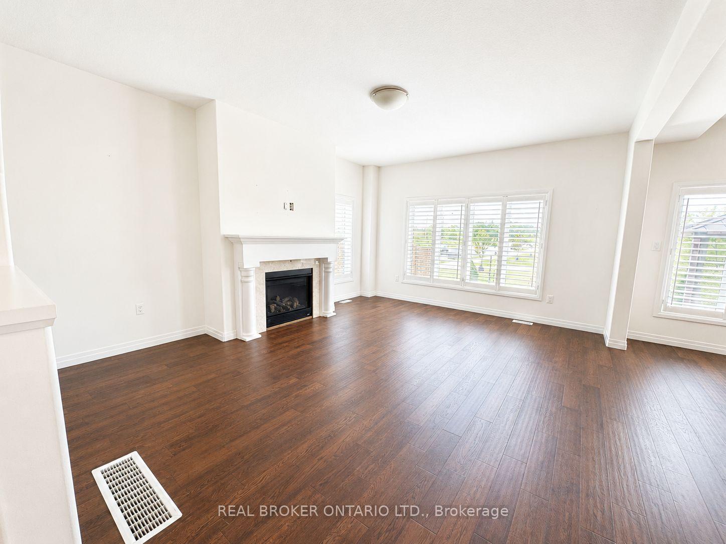 Photo 4 of 122 Greenwich Avenue, Hamilton, Stoney Creek Mountain — HOMEH