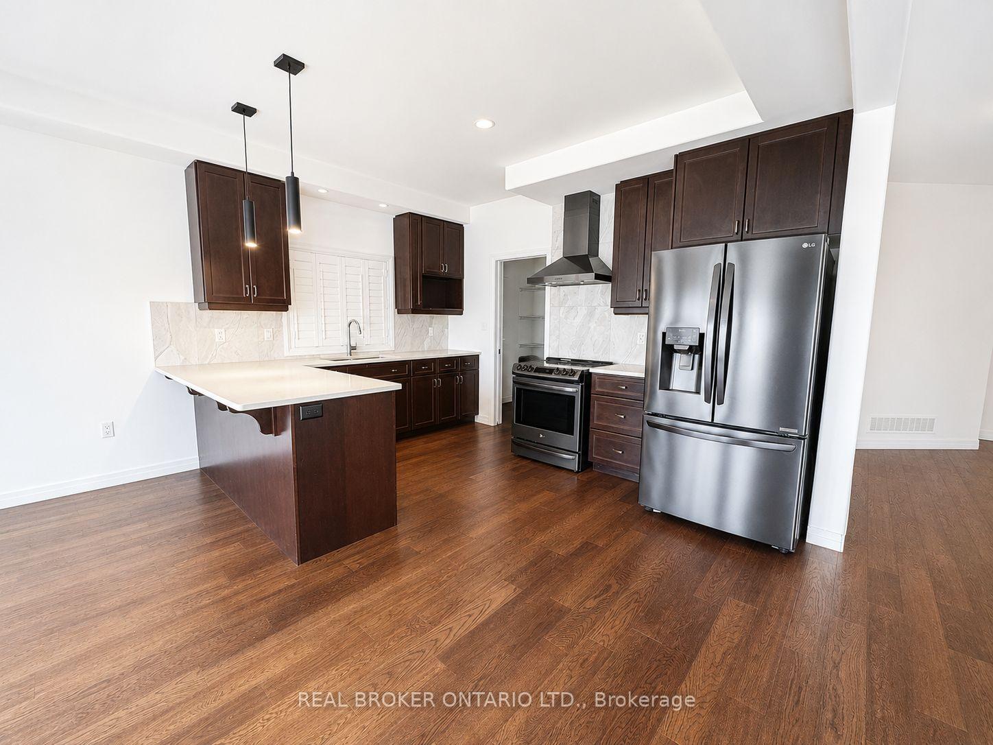 Photo 5 of 122 Greenwich Avenue, Hamilton, Stoney Creek Mountain — HOMEH