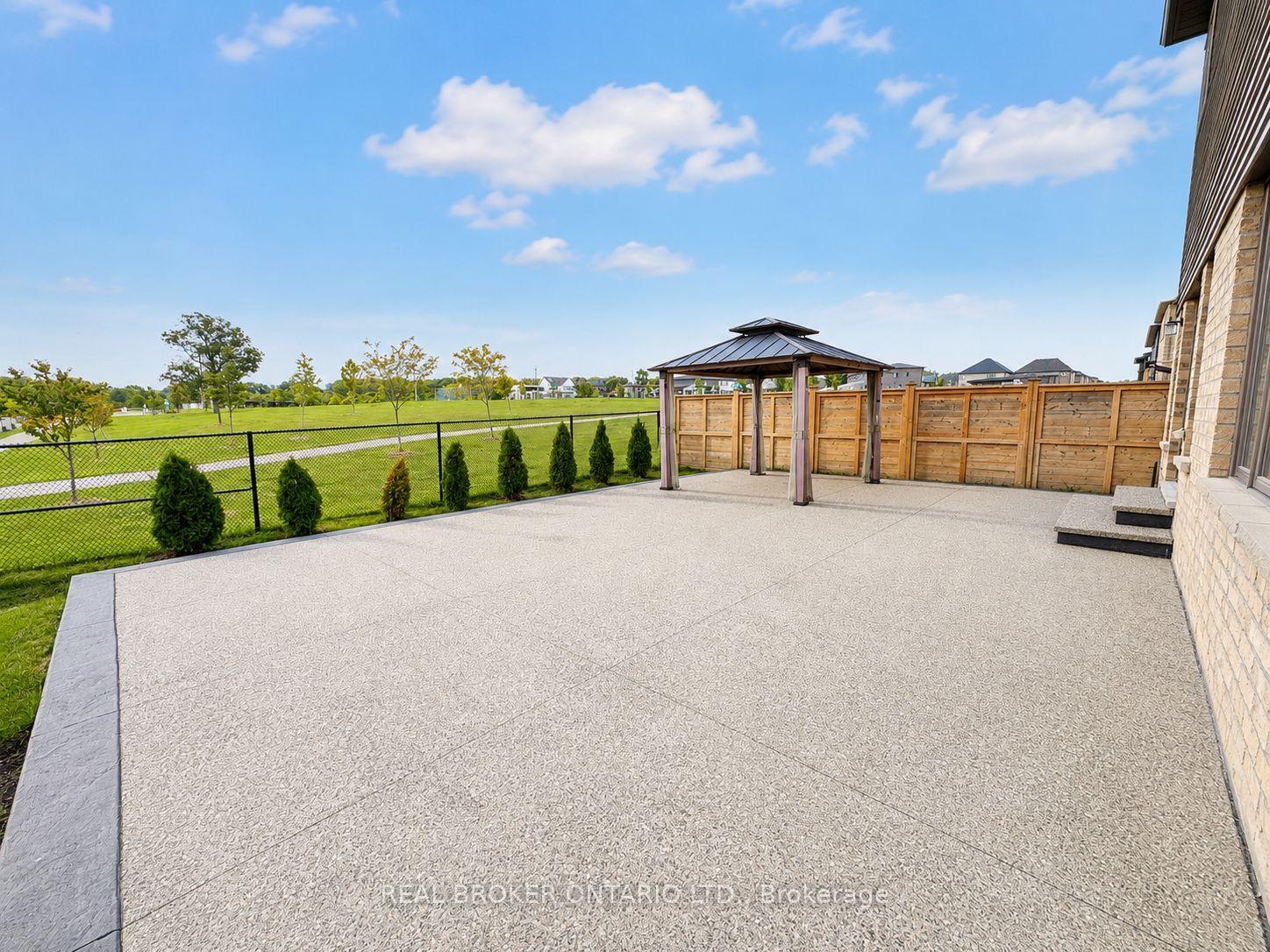 Photo 9 of 122 Greenwich Avenue, Hamilton, Stoney Creek Mountain — HOMEH