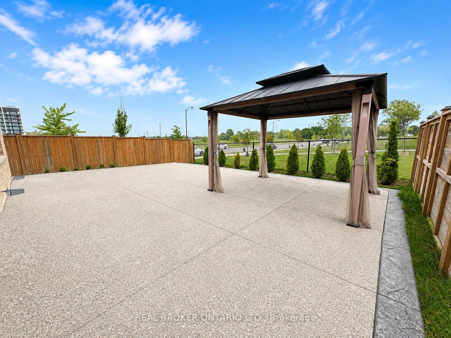 Photo 10 of 122 Greenwich Avenue, Hamilton, Stoney Creek Mountain — HOMEH